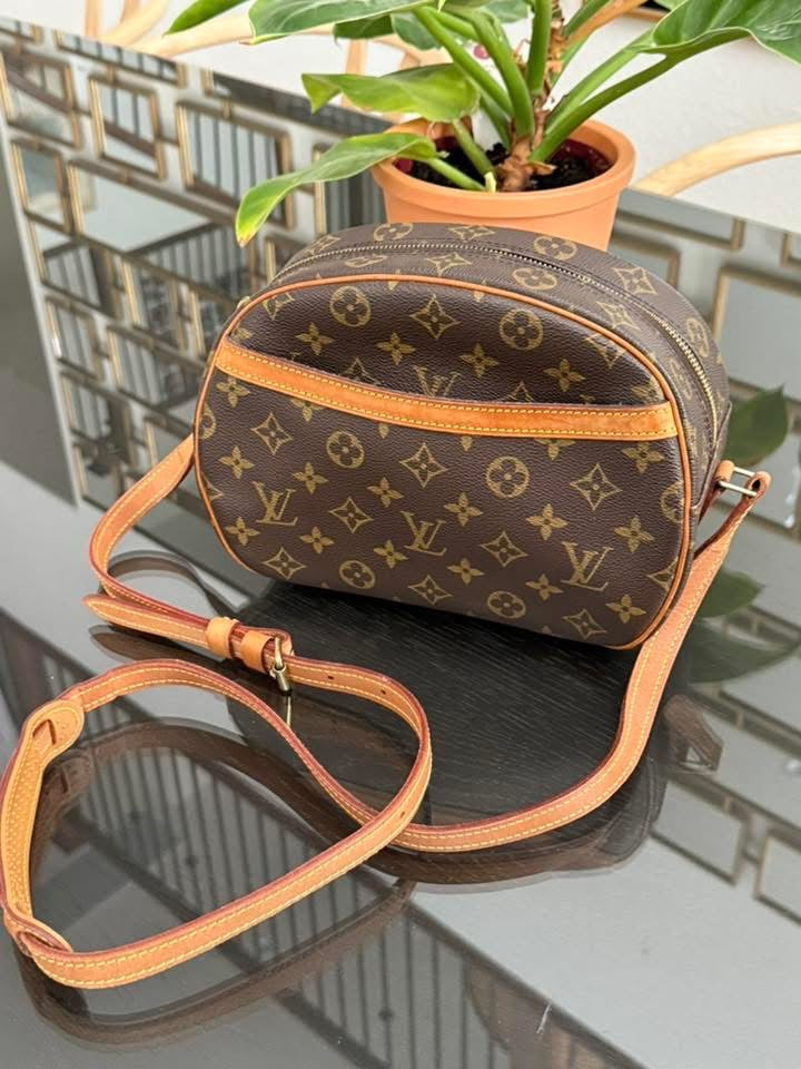 Blois Crossbody -๐๏ธ Year: 1997