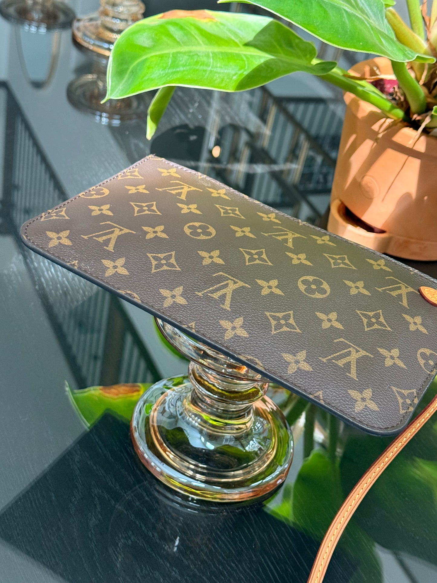 Neverfull MM Pouch-🗓️ Year: 2016