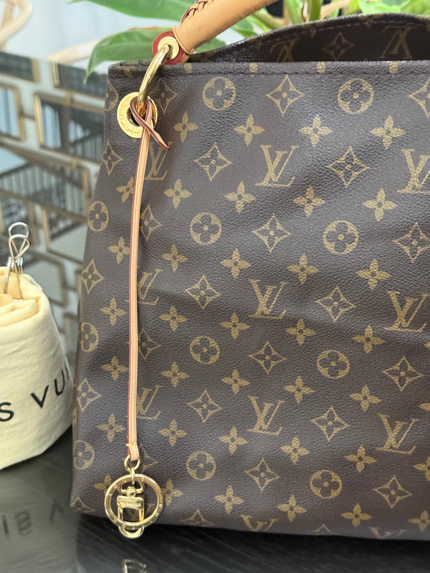 Artsy MM with Dustbag and Insert Organizer - ๐
Year: 2011
