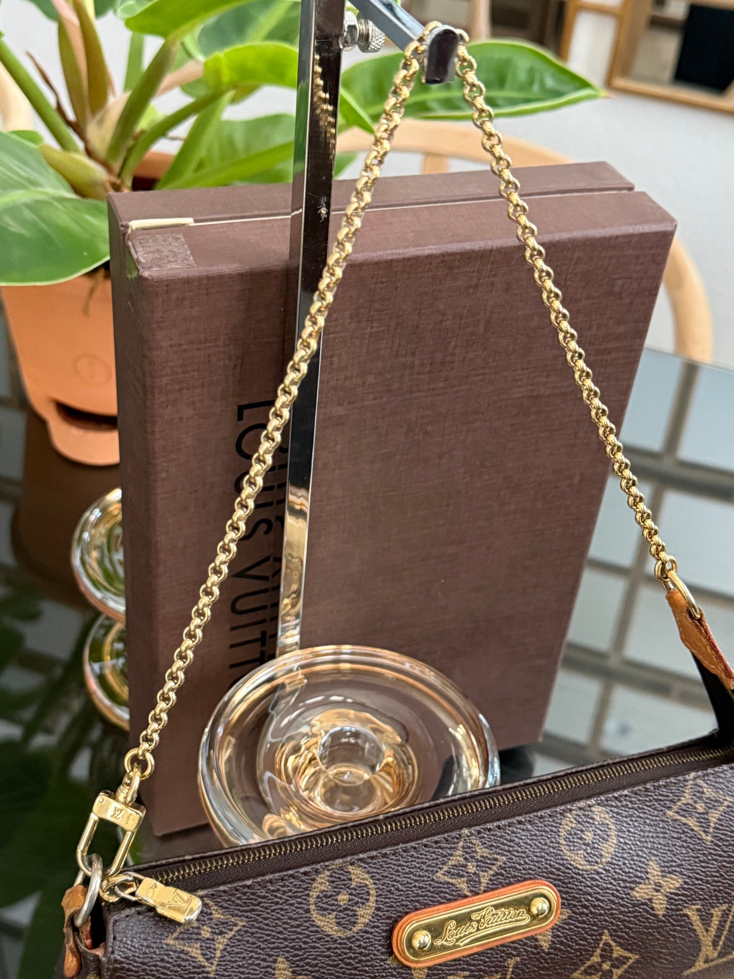 Eva Clutch with Original Strap,Box and Dustbag🗓️ Year: 2009