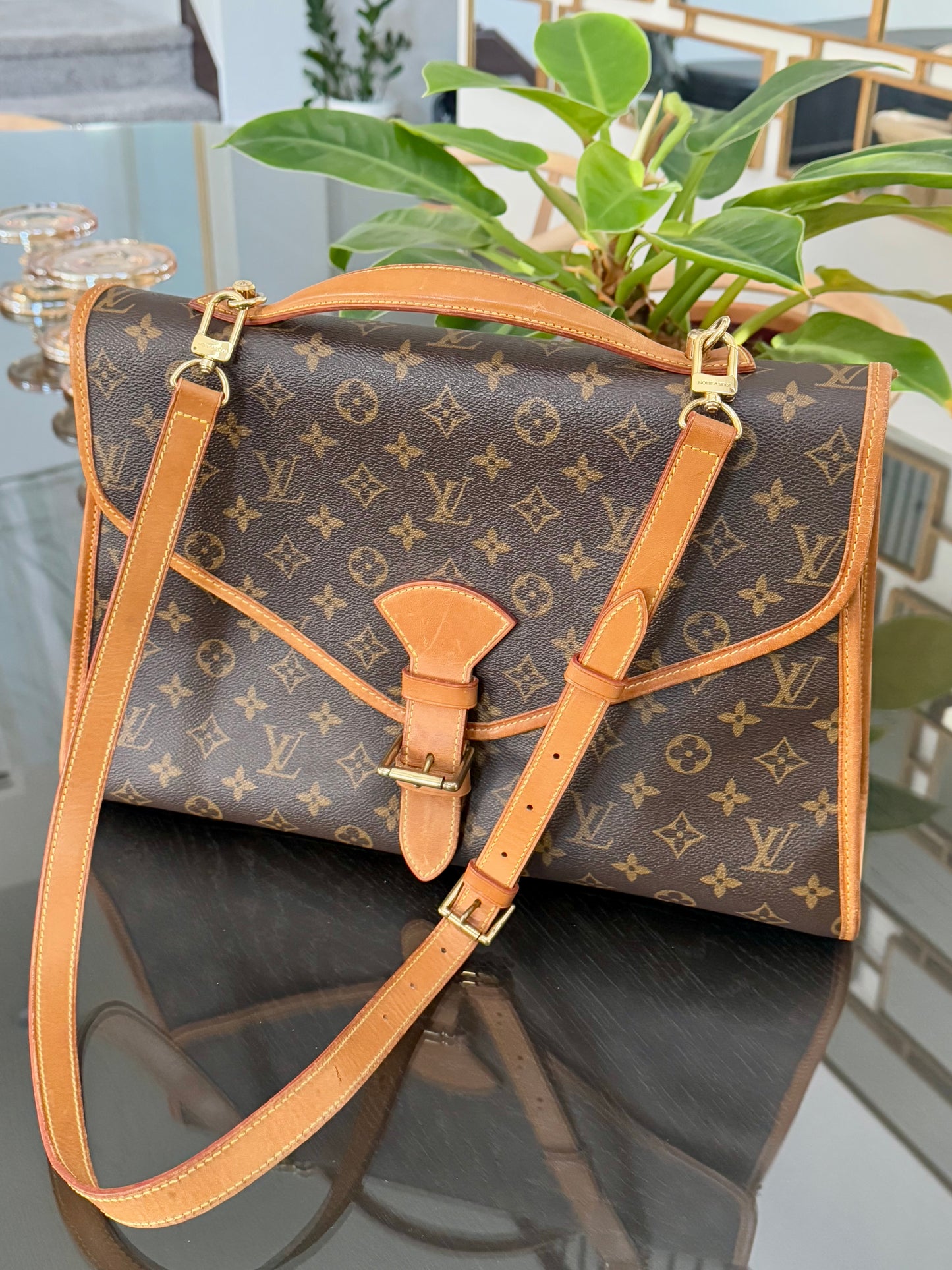 Beverly GM Satchel Crossbody - ๐
Year: 1996