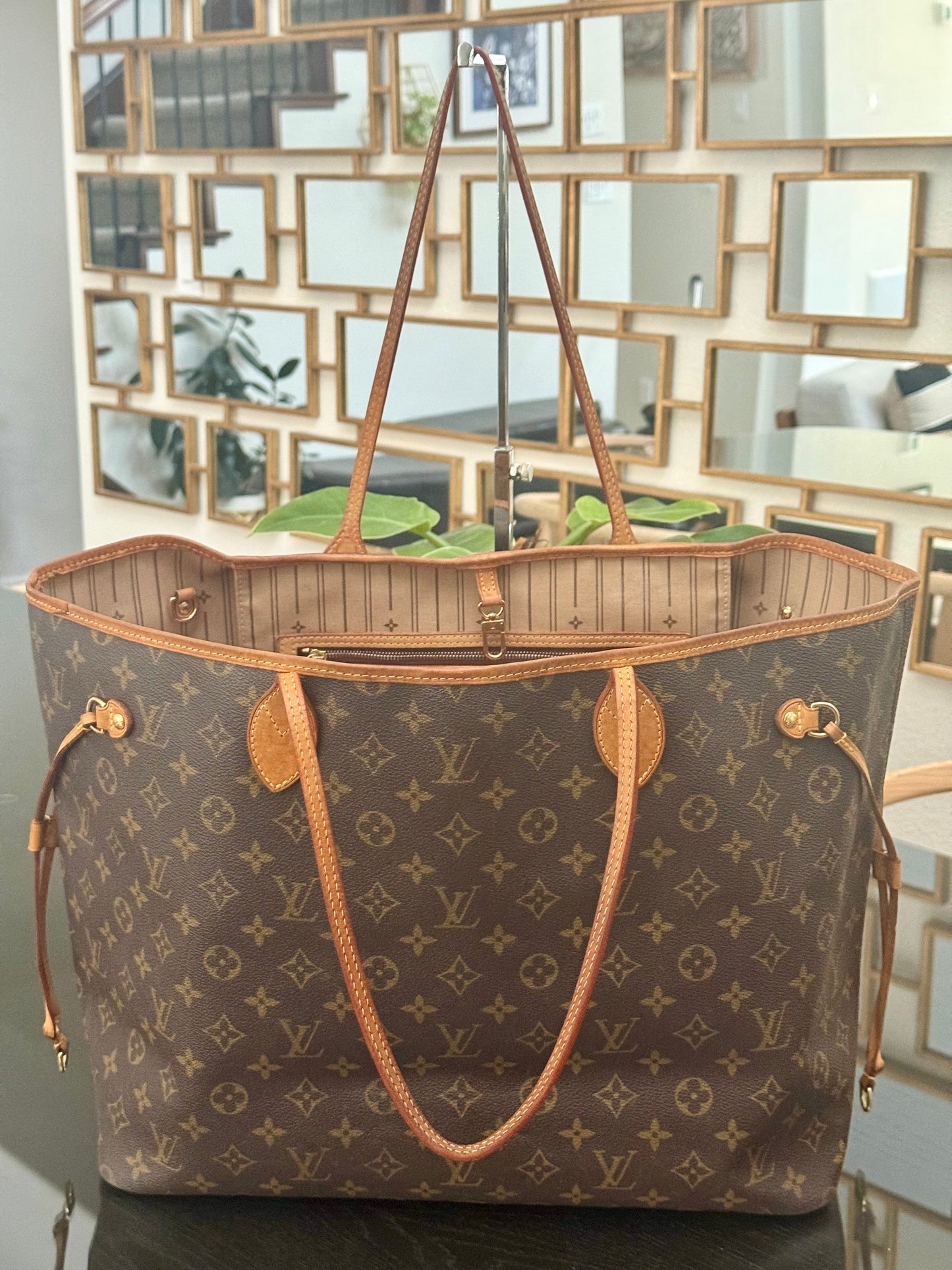Neverfull GM in Monogram with Insert Organizer 🗓️ Year: 2007