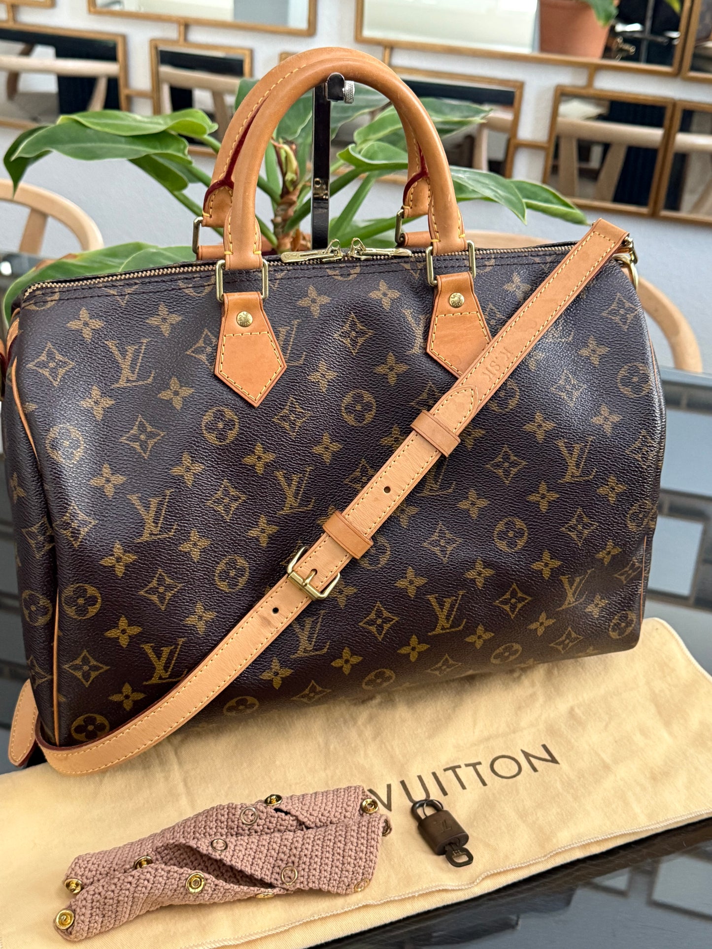 Speedy 35 Bandoulier with lock ๐key, Dustbag and handle cover - ๐
Year: 2011