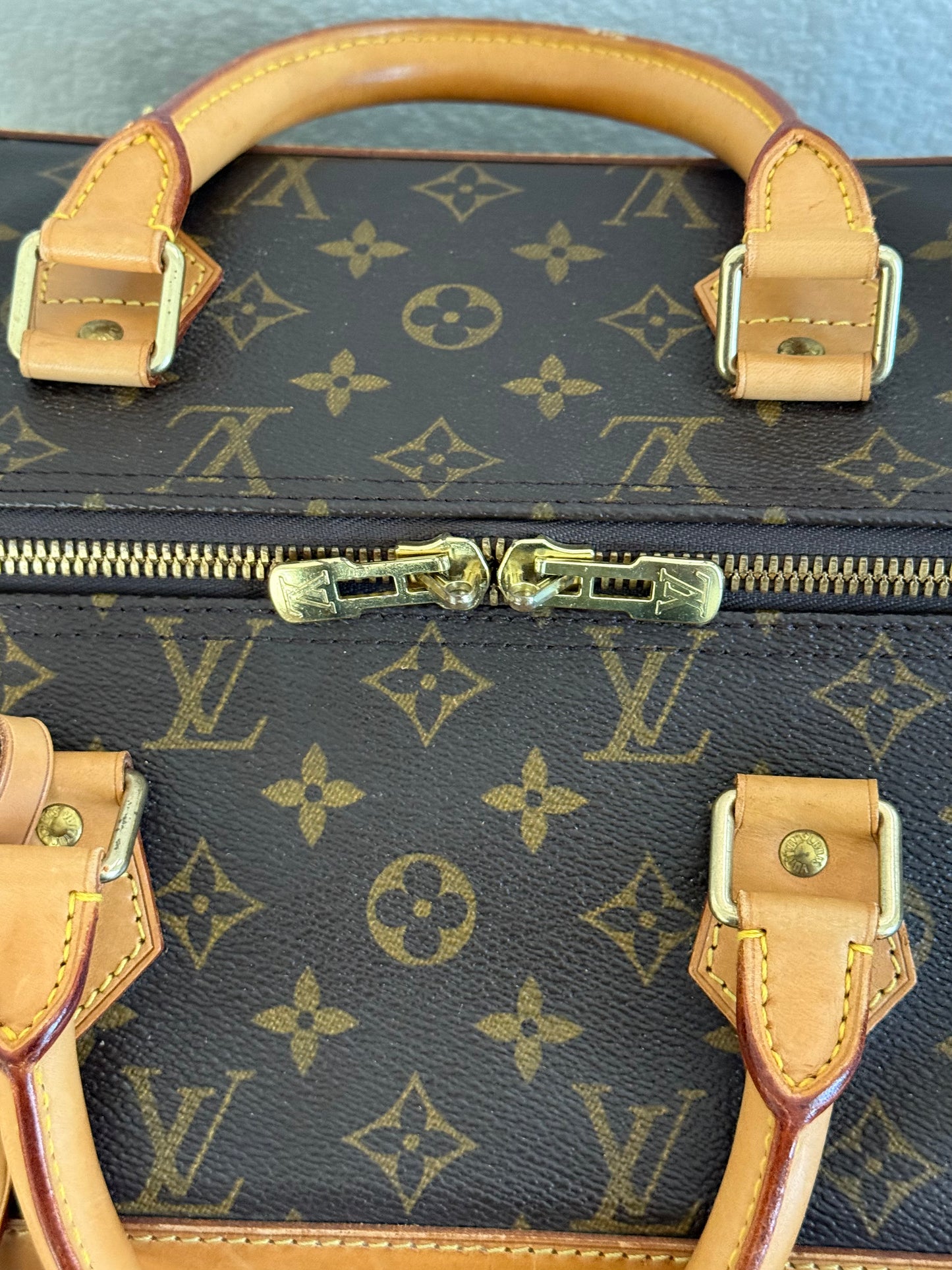 Cruiser 40 with Luggage tag ποΈ Year: 1997