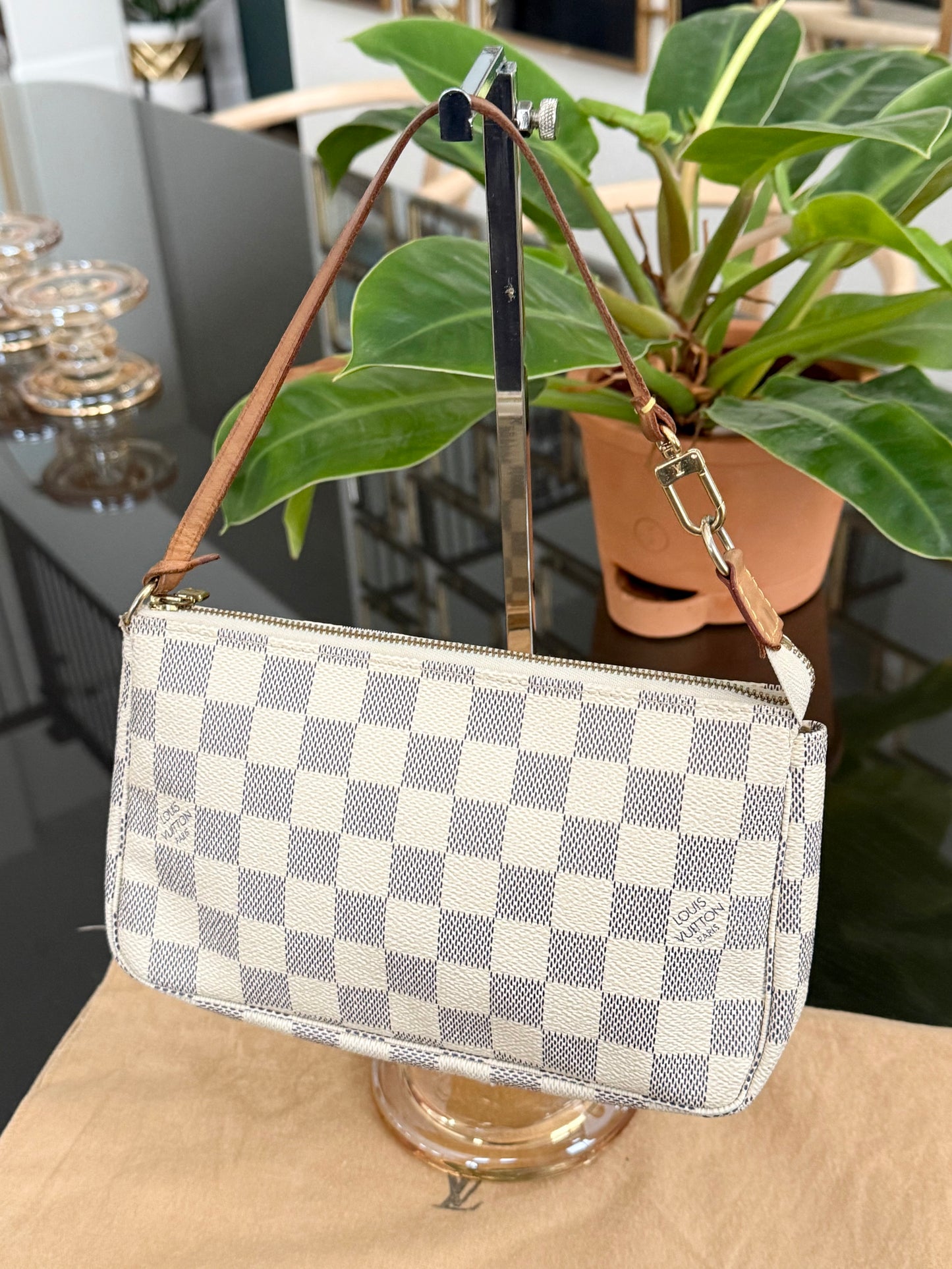 Pochette Accessories in Azur - π
Year: 2007