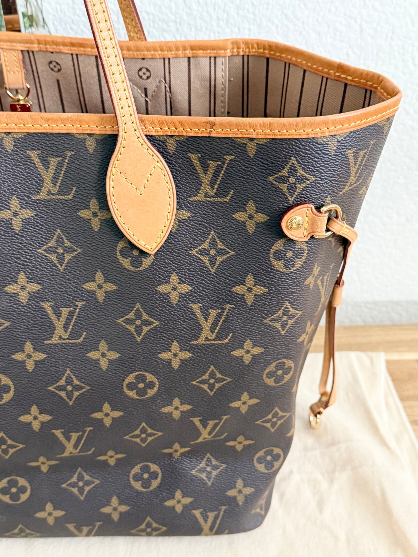Neverfull MM with Dustbag and Insert Organizer -Year: 2012