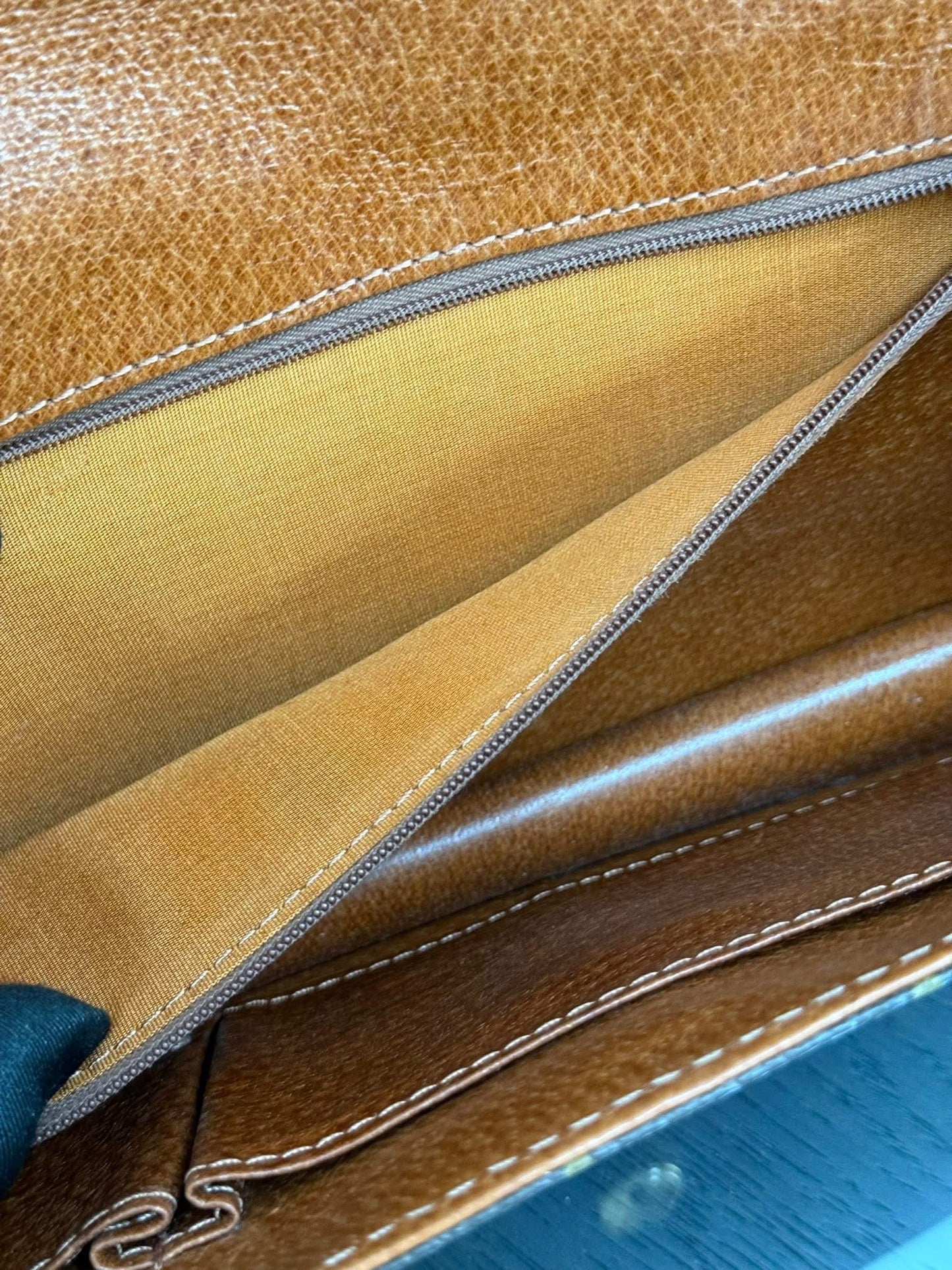 Pochette Dame Clutch
๐๏ธ Pre Date Code