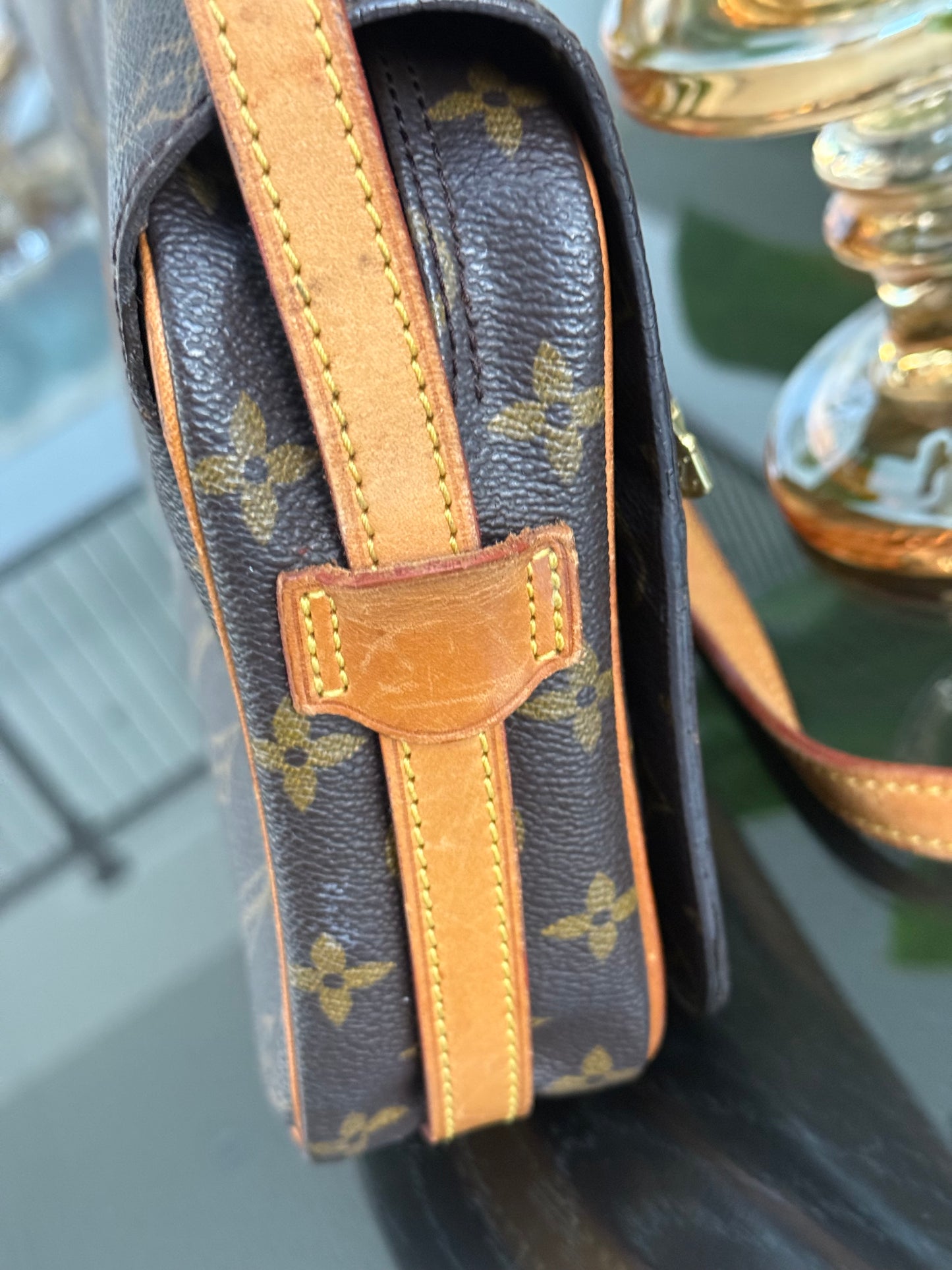 St. Germain 28 Crossbody Bag
๐๏ธ Year: 1995
