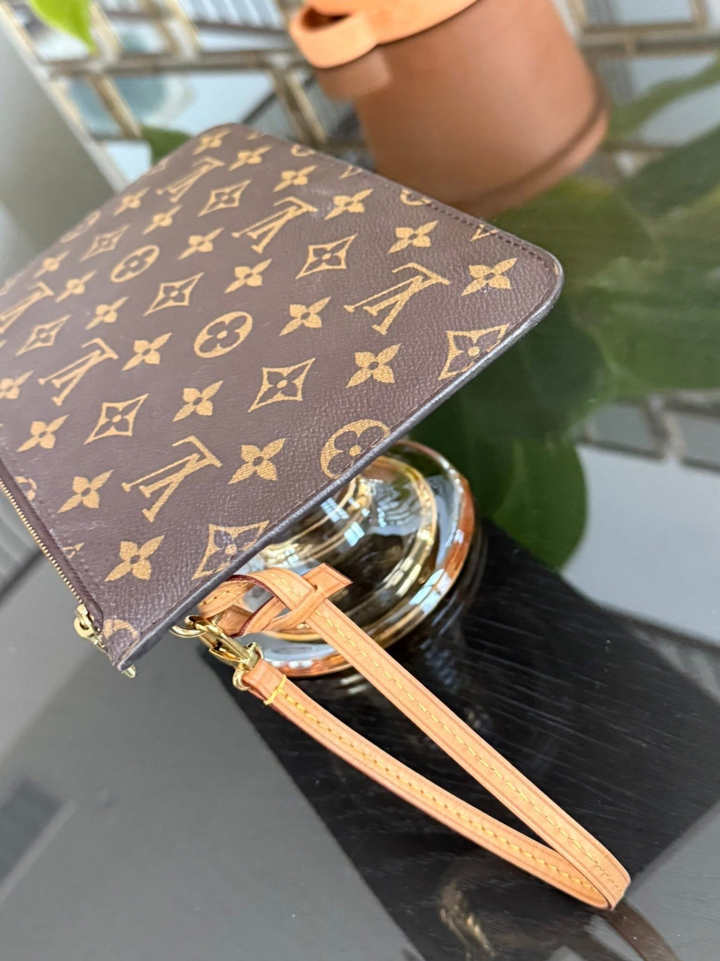 Neverfull MM/GM Pouch in beige 🗓️ Year: 2016