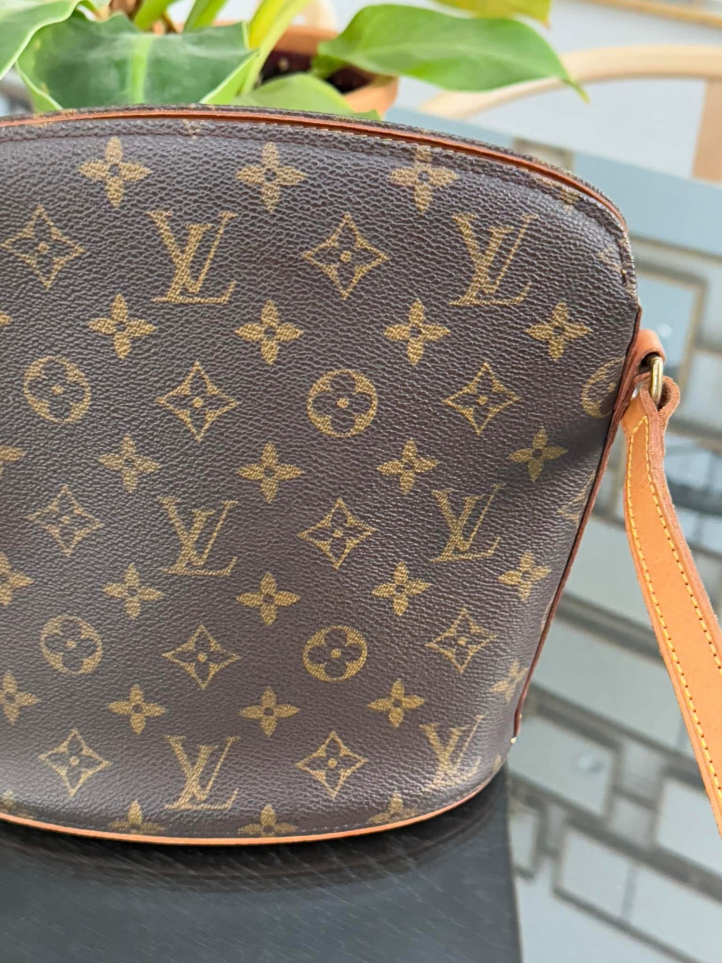 Drouot Crossbody
π
Year: 2001