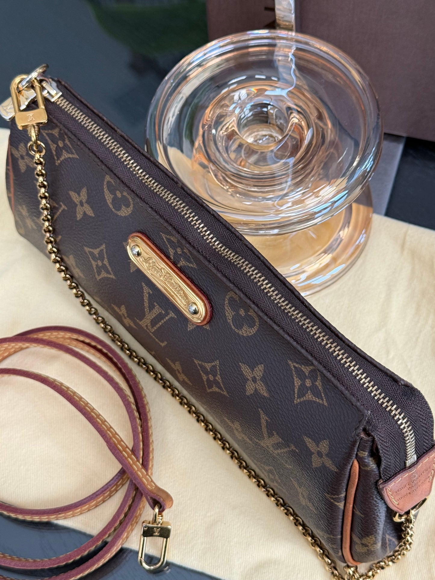 Eva Clutch Crossbody with Dustbag and Box🗓️ Year: 2015