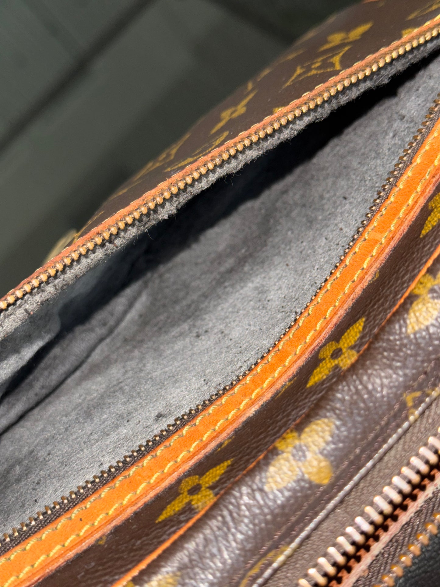 St. Germain 28 Crossbody Bag
๐๏ธ Year: 1995