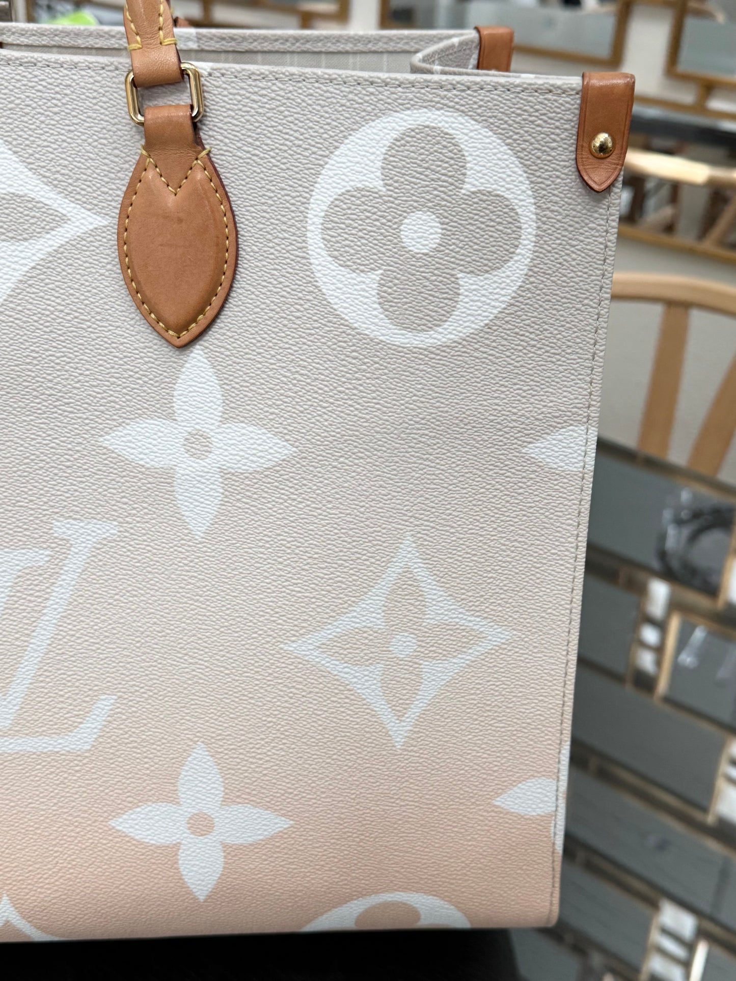 On The Go GM By The Pool in Monogram with Dustbag and Insert Organizer -Microchip