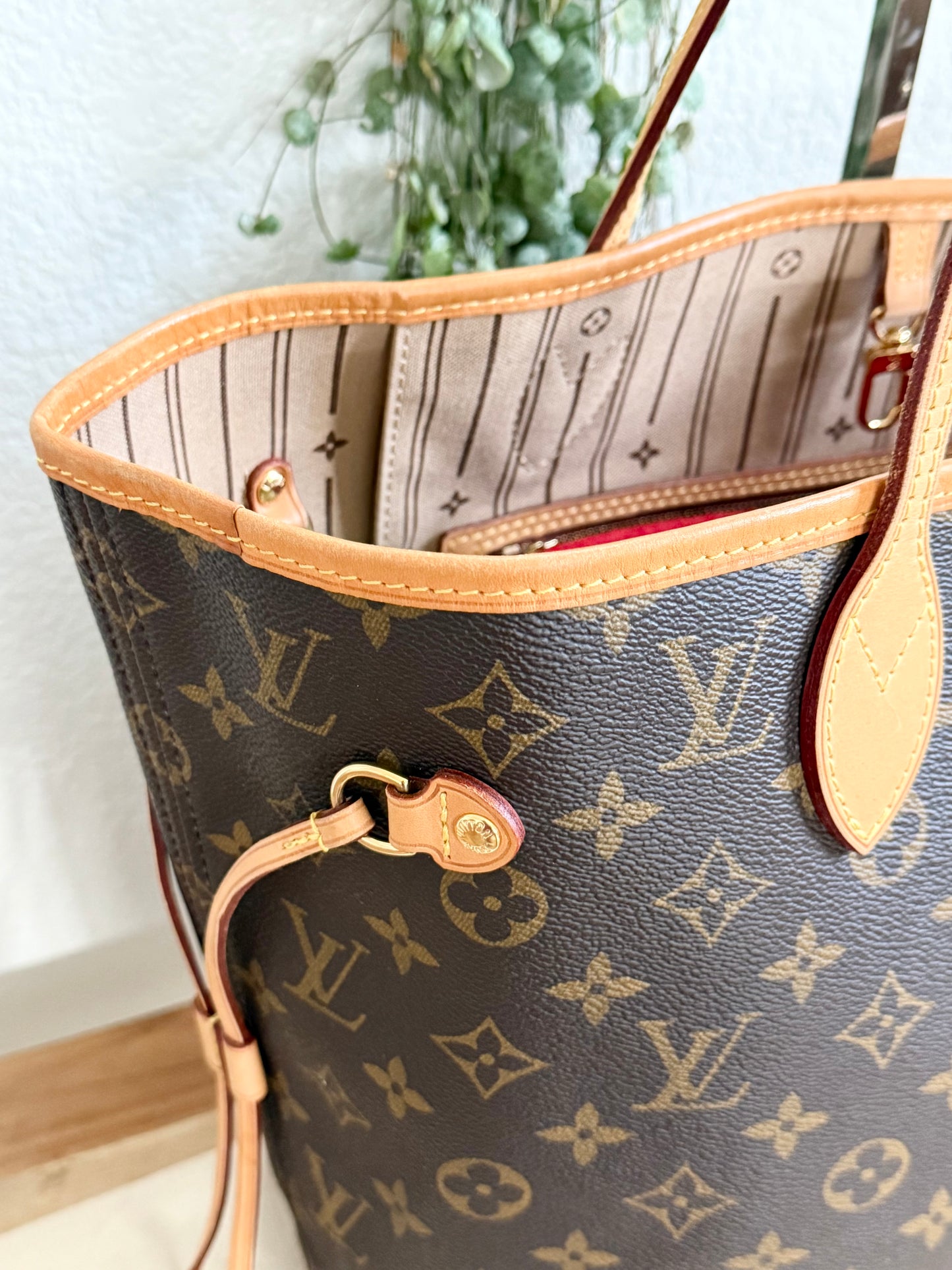 Neverfull MM with Dustbag and Insert Organizer -Year: 2012