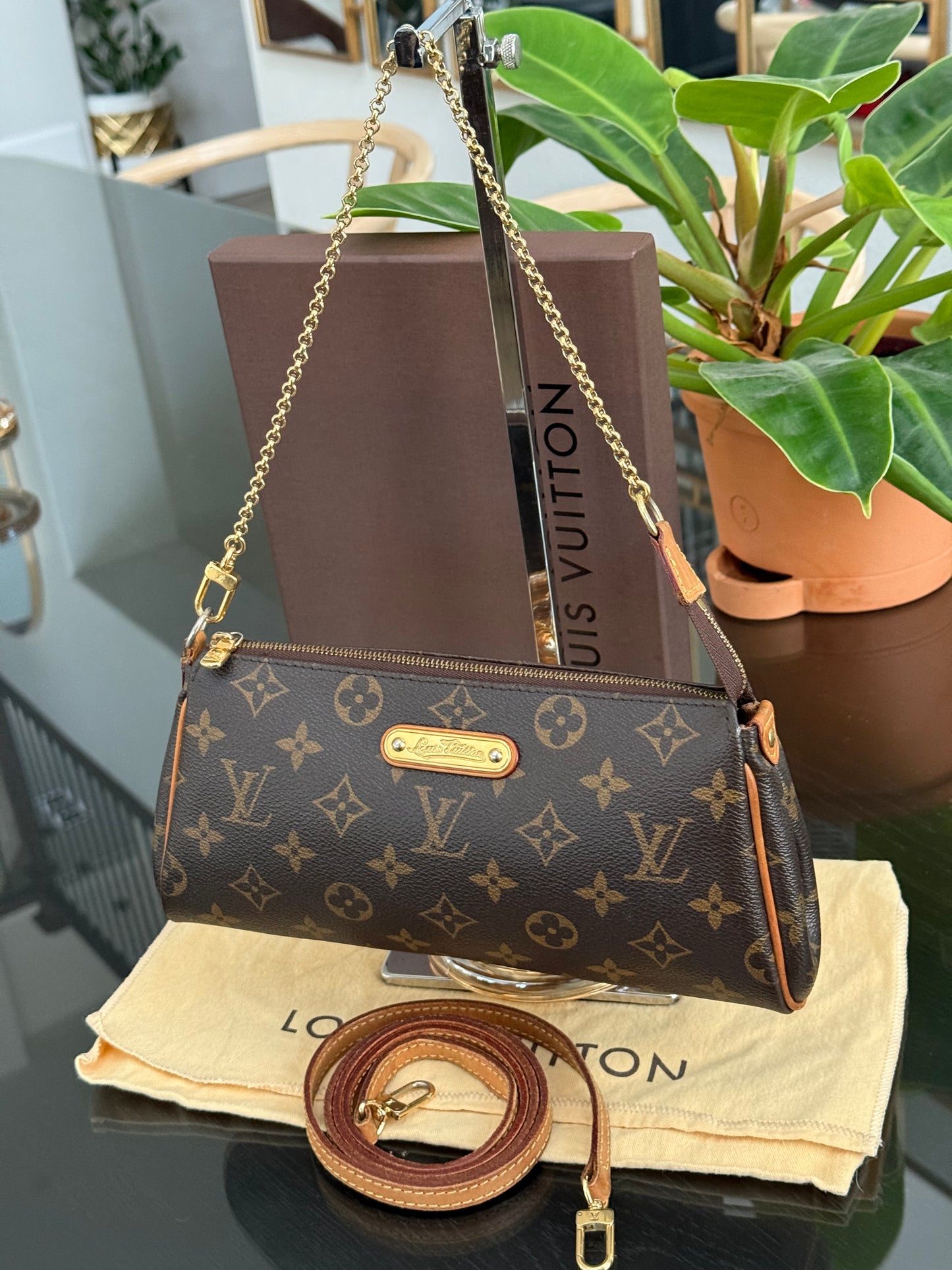 🌻Eva Clutch with Box and Dustbag🌻🗓️ Year: 2012