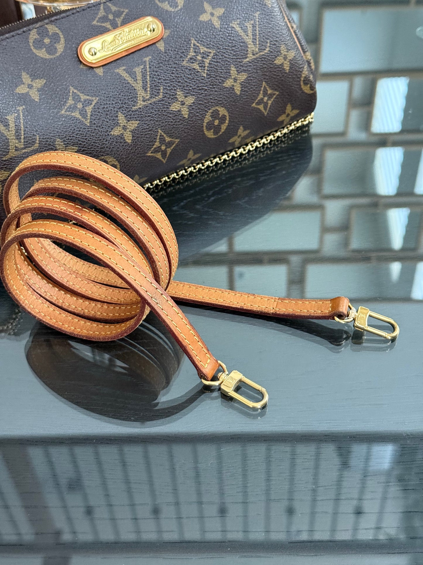 Eva Clutch with Original Strap,Box and Dustbag🗓️ Year: 2009