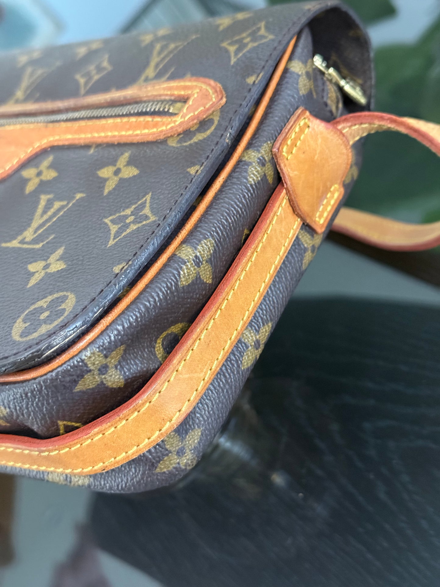 St. Germain 28 Crossbody Bag
๐๏ธ Year: 1995