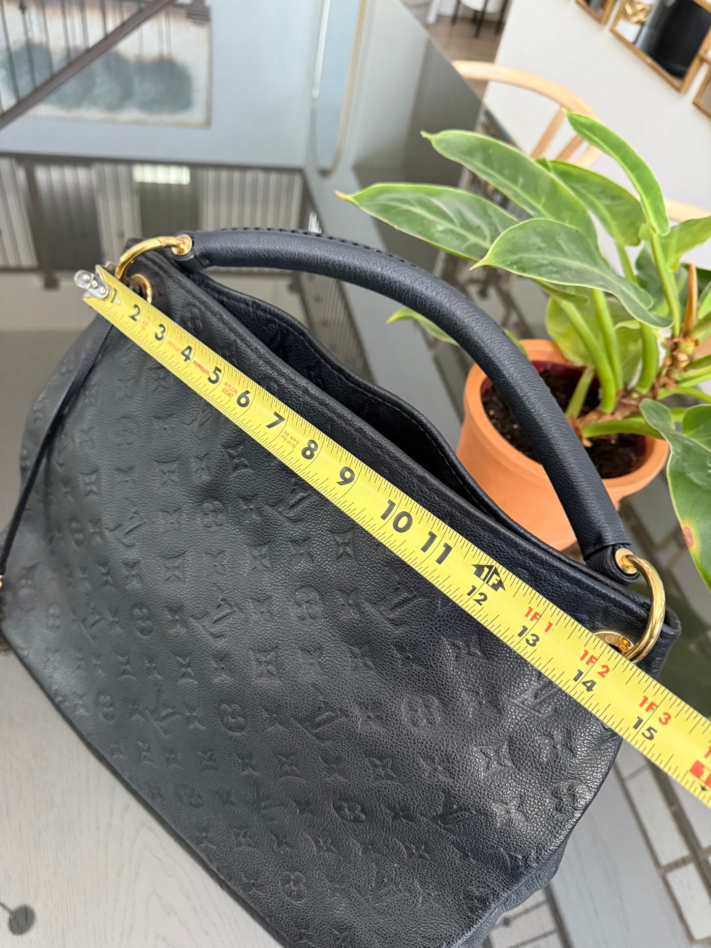 Artsy MM Empriente in Black with Dustbag and Insert Organizer - ๐
Year: 2015