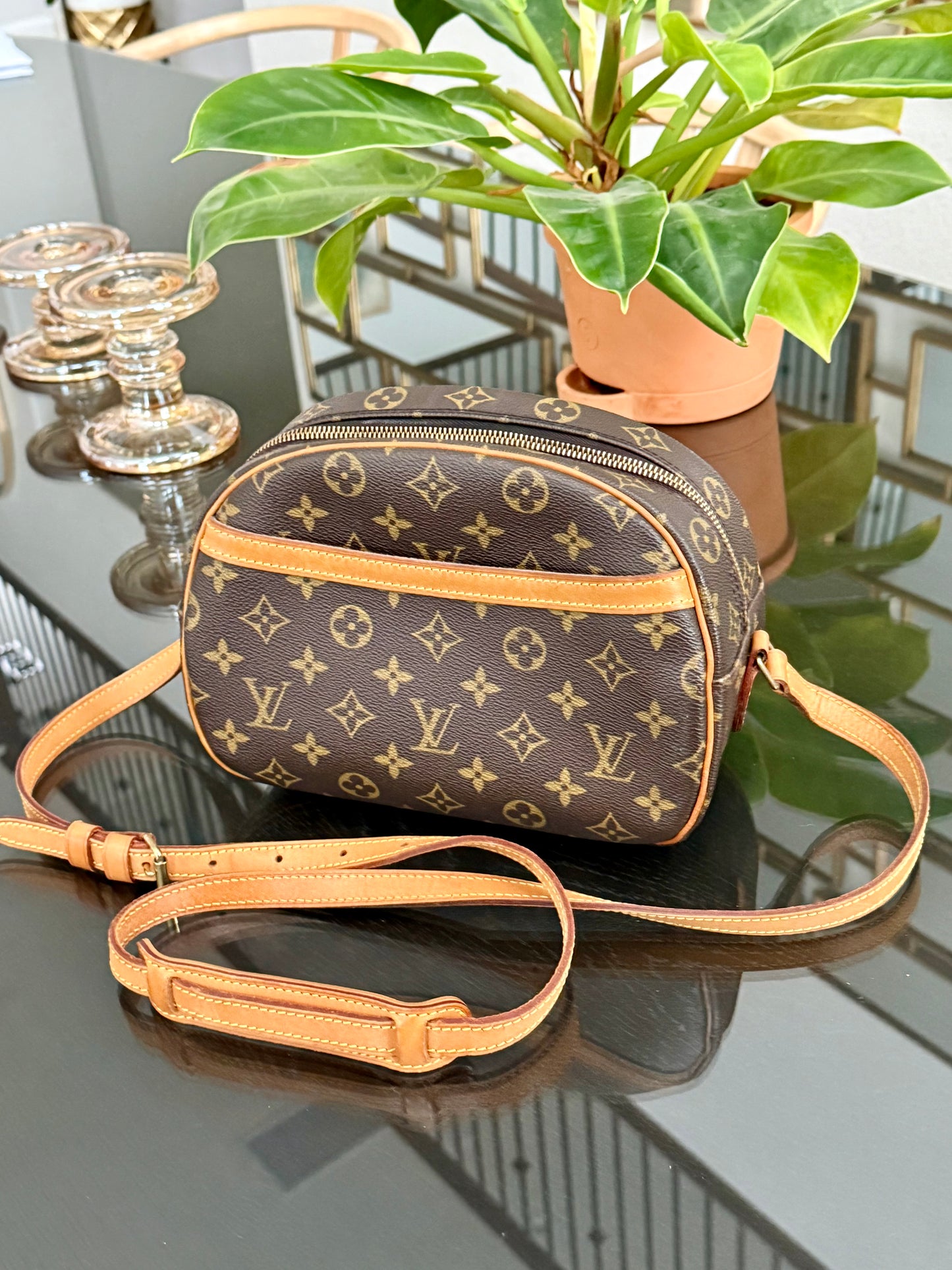 Blois Crossbody -🗓️ Year: 1999