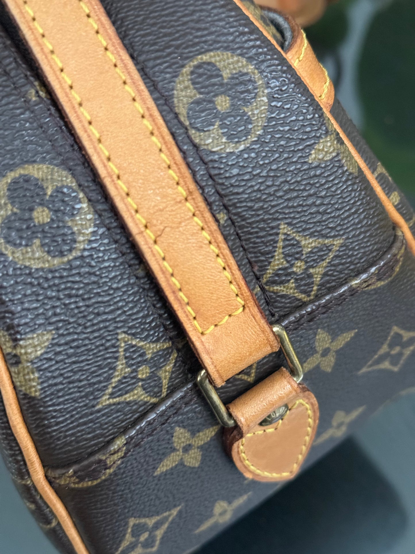 Blois Crossbody -🗓️ Year: 1999