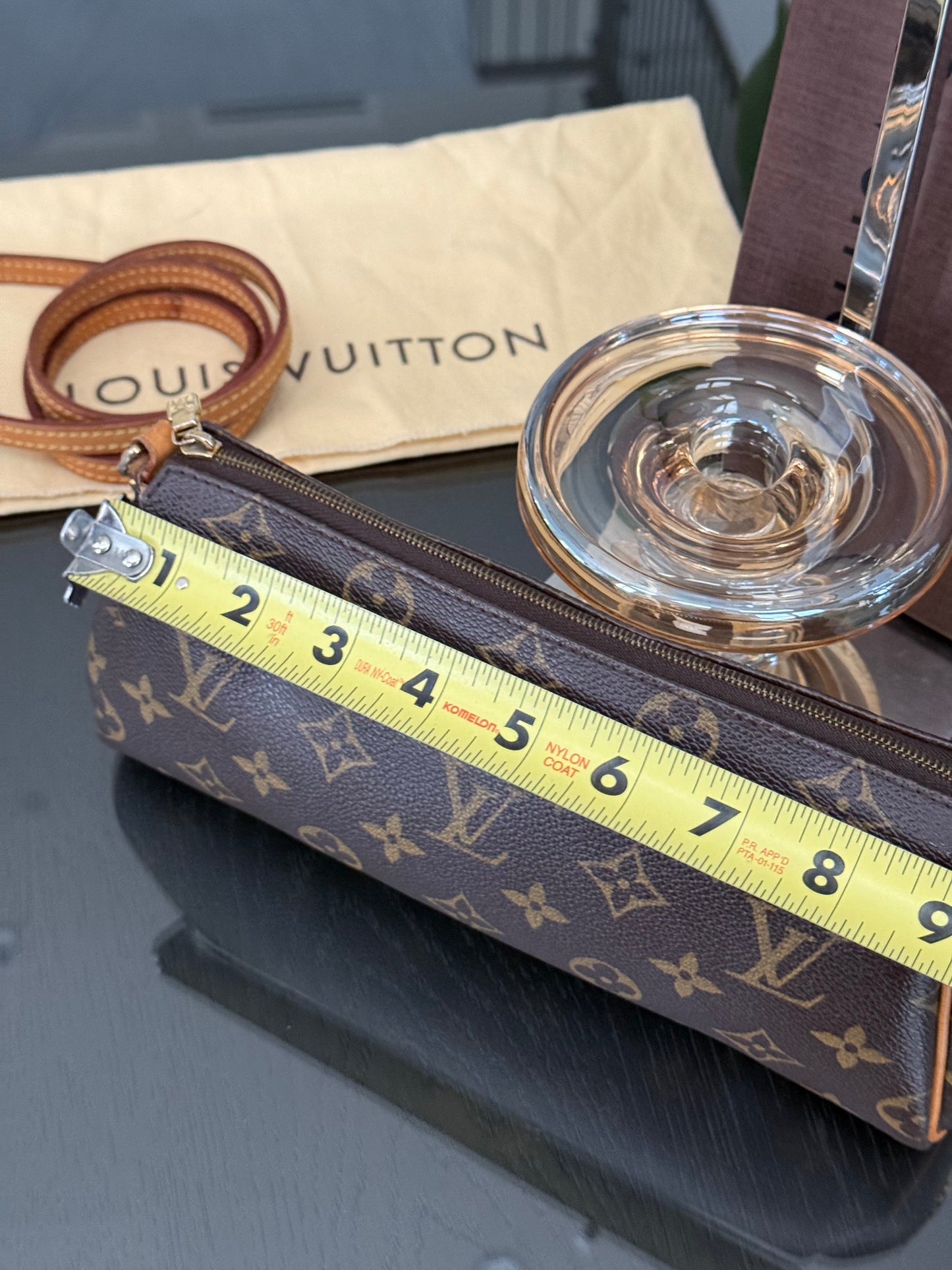 Eva Clutch with Original Strap,Box and Dustbag🗓️ Year: 2009