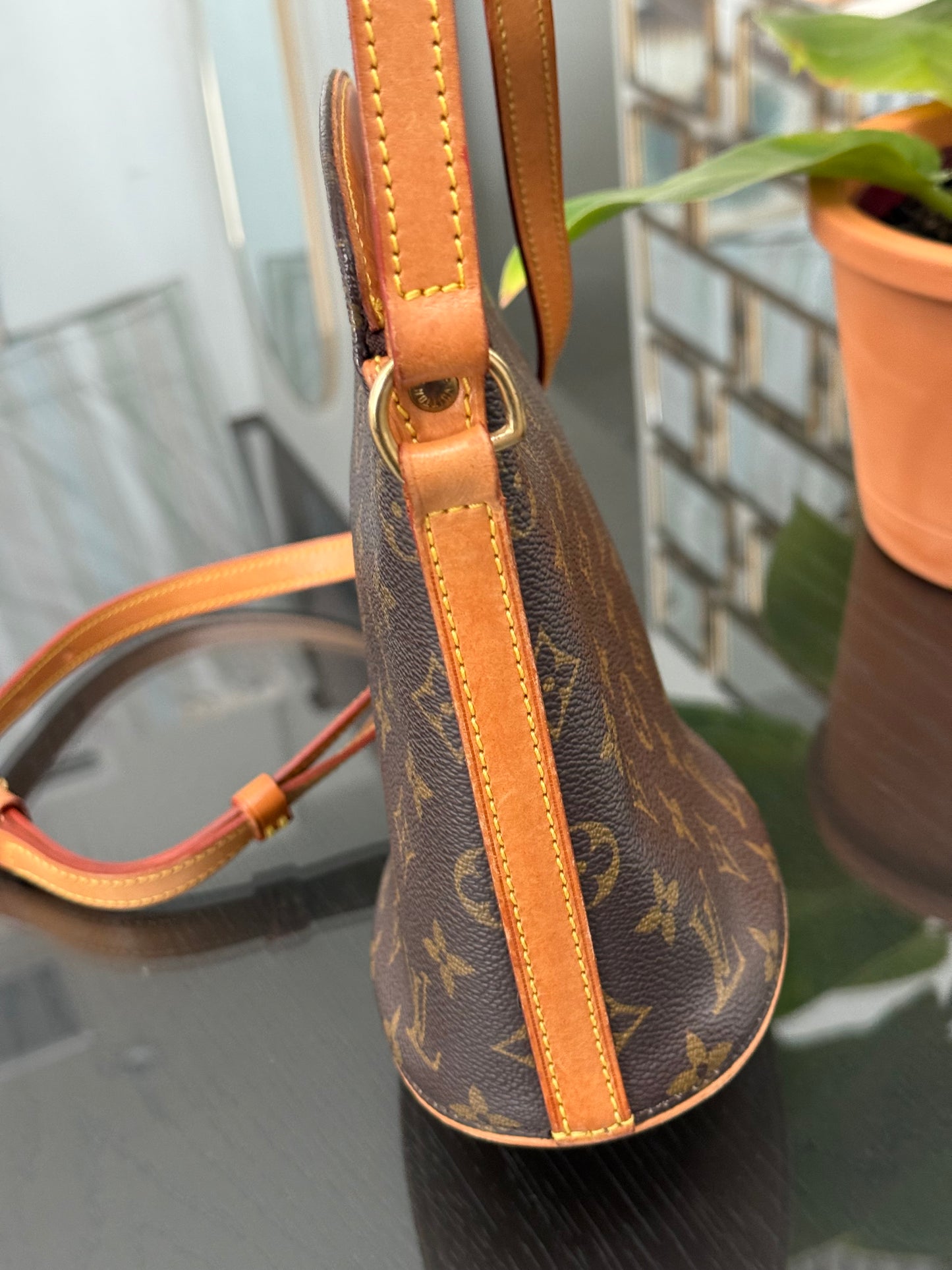 Drouot Crossbody
π
Year: 1996