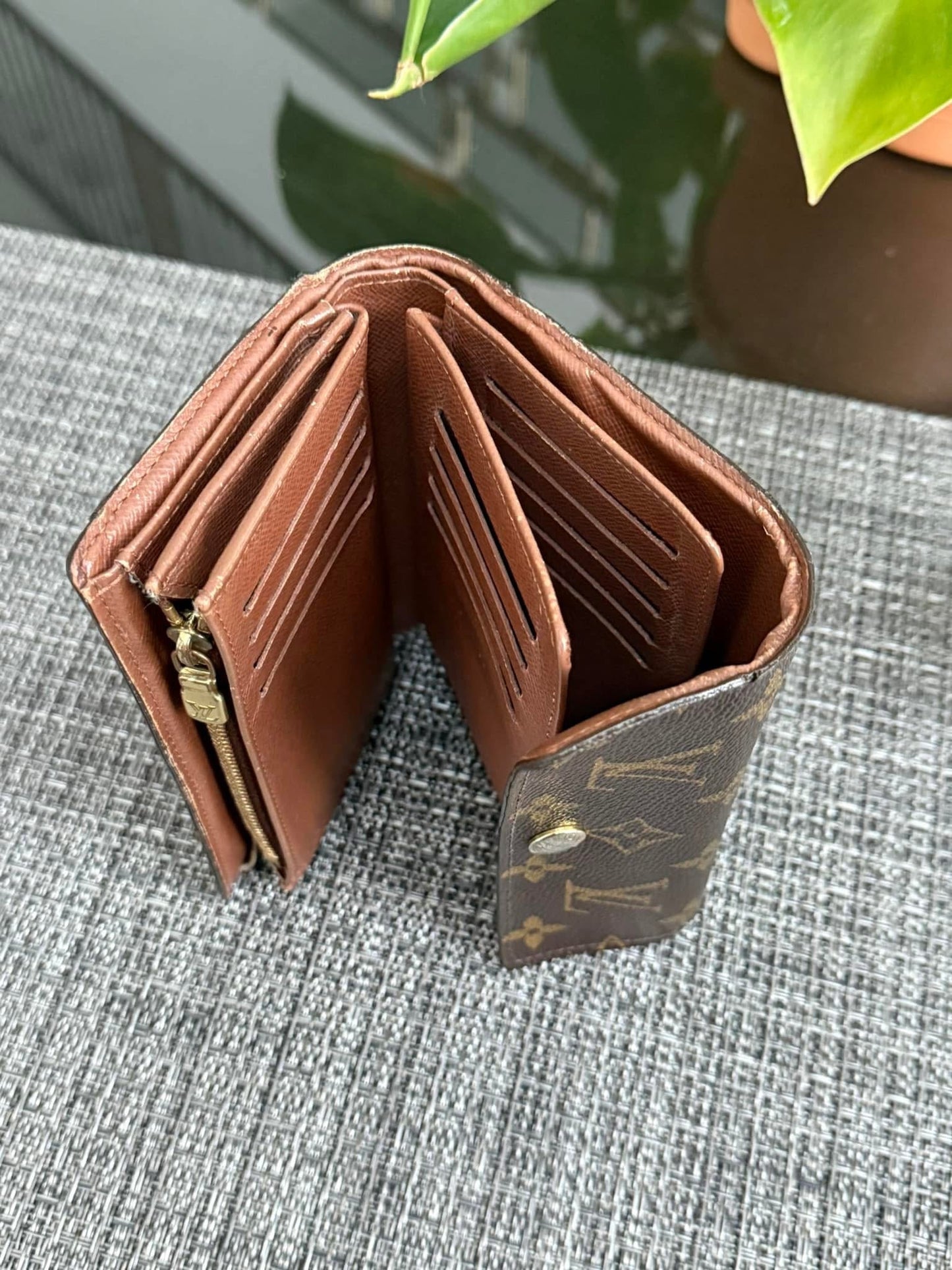 Alexandra Wallet with 14 Cardholders ๐๏ธ Year: 2007