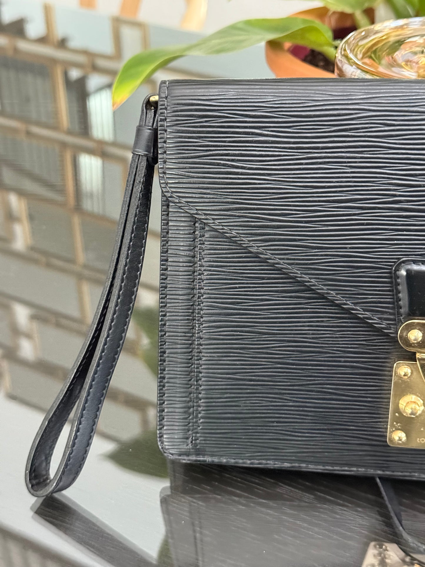 Epi Black Sellier Dragonne Clutch with π Key and Dustbag -ποΈ Year: 2005