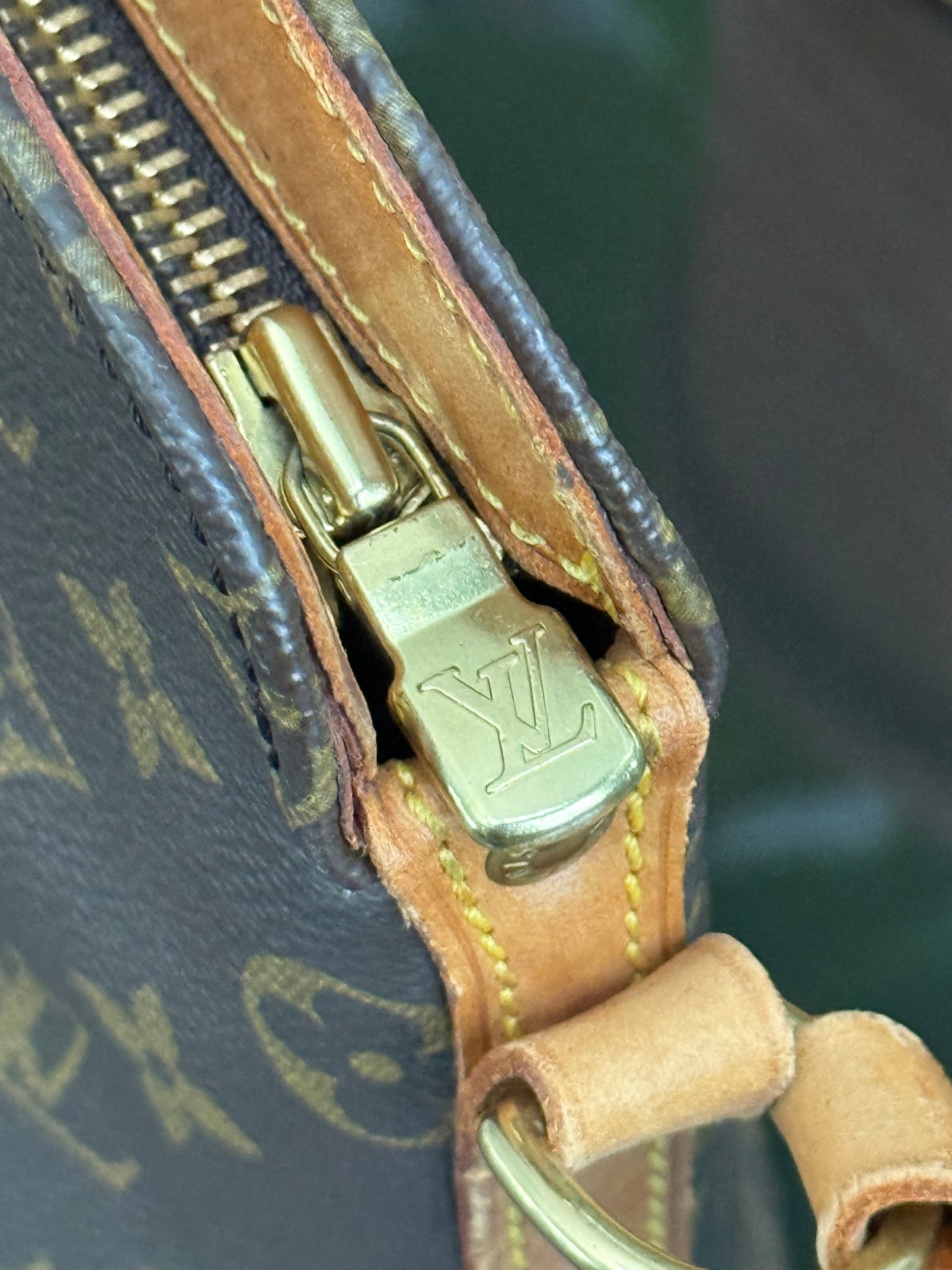 Drouot Crossbody -π
Year: 1997
