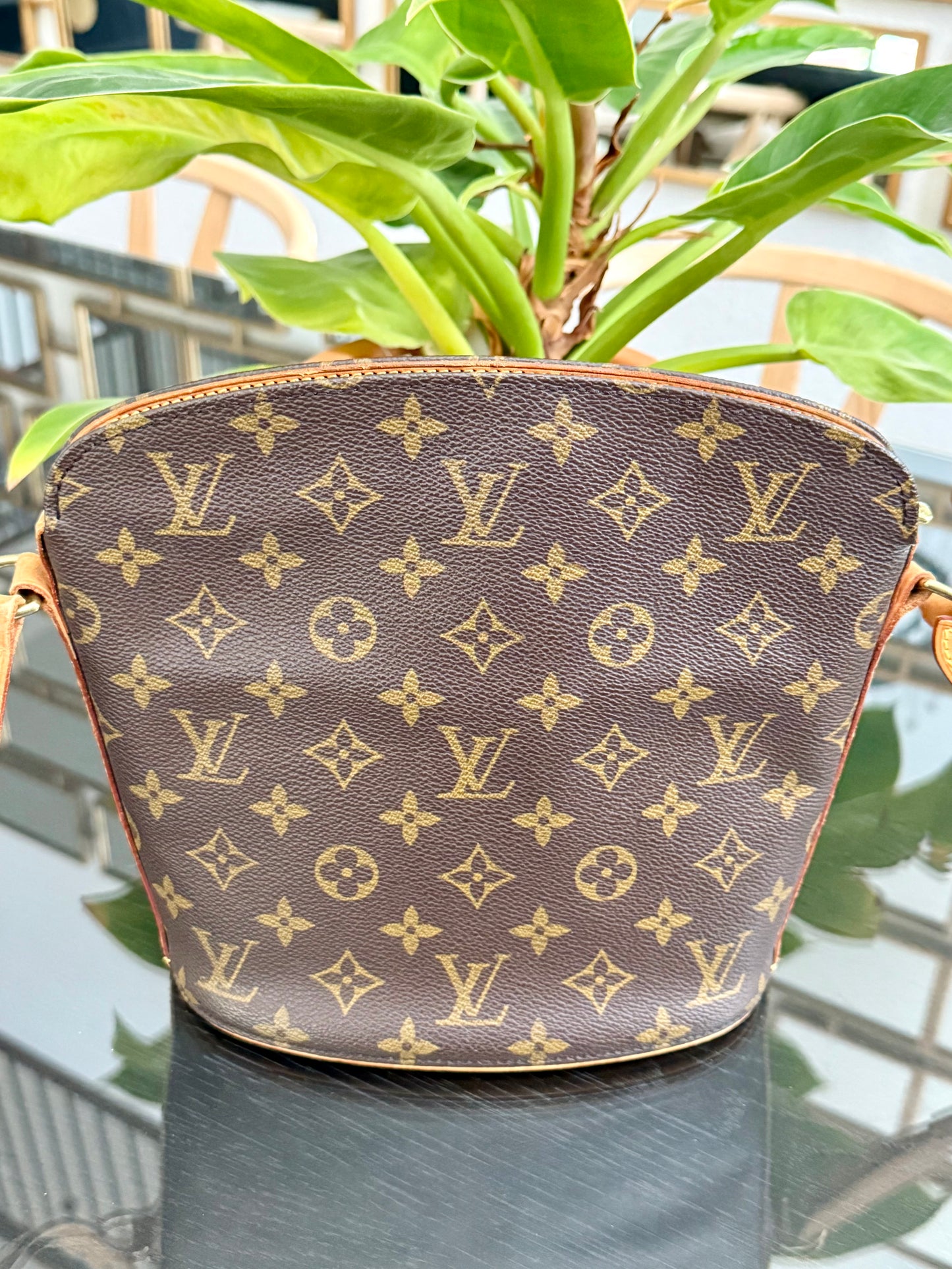 Drouot Crossbody -π
Year: 1997