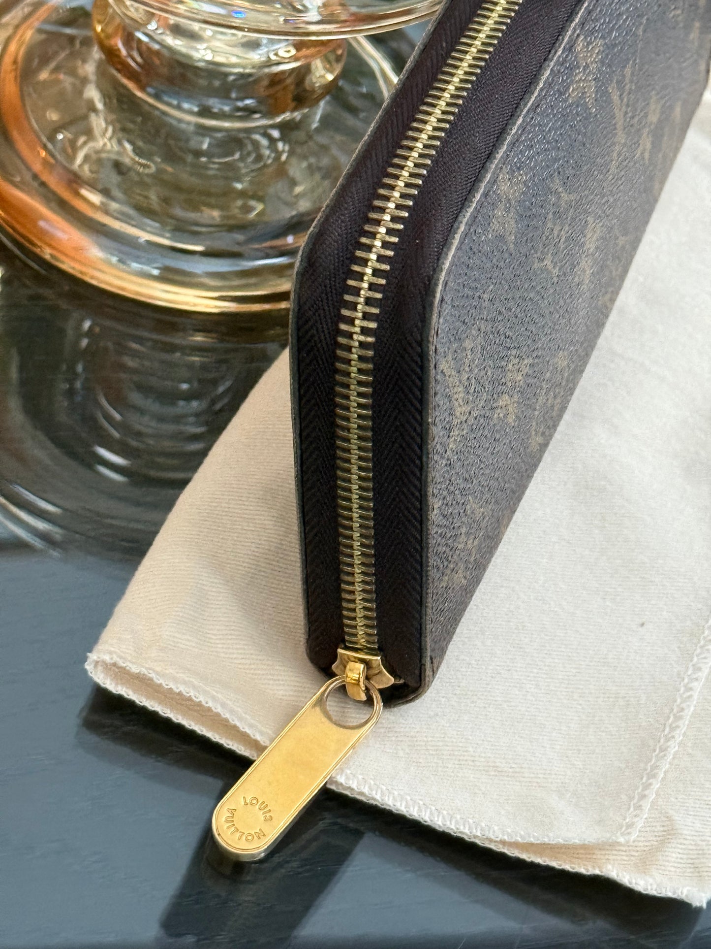 Zippy Long Wallet in Monogram with Dustbag and Box π
Year: 2009