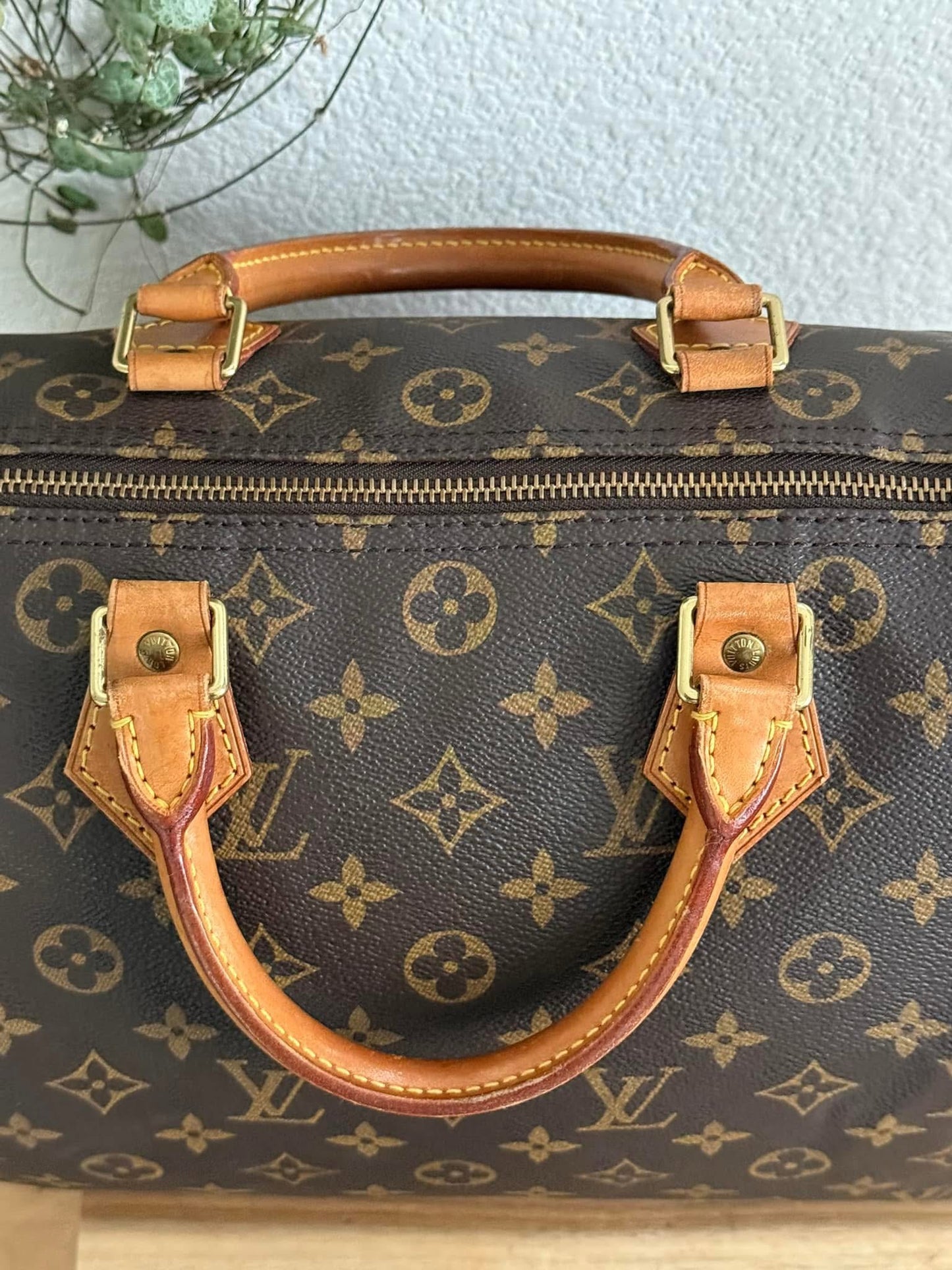 Speedy 30 with π Lock & Key - π
Year: 1995