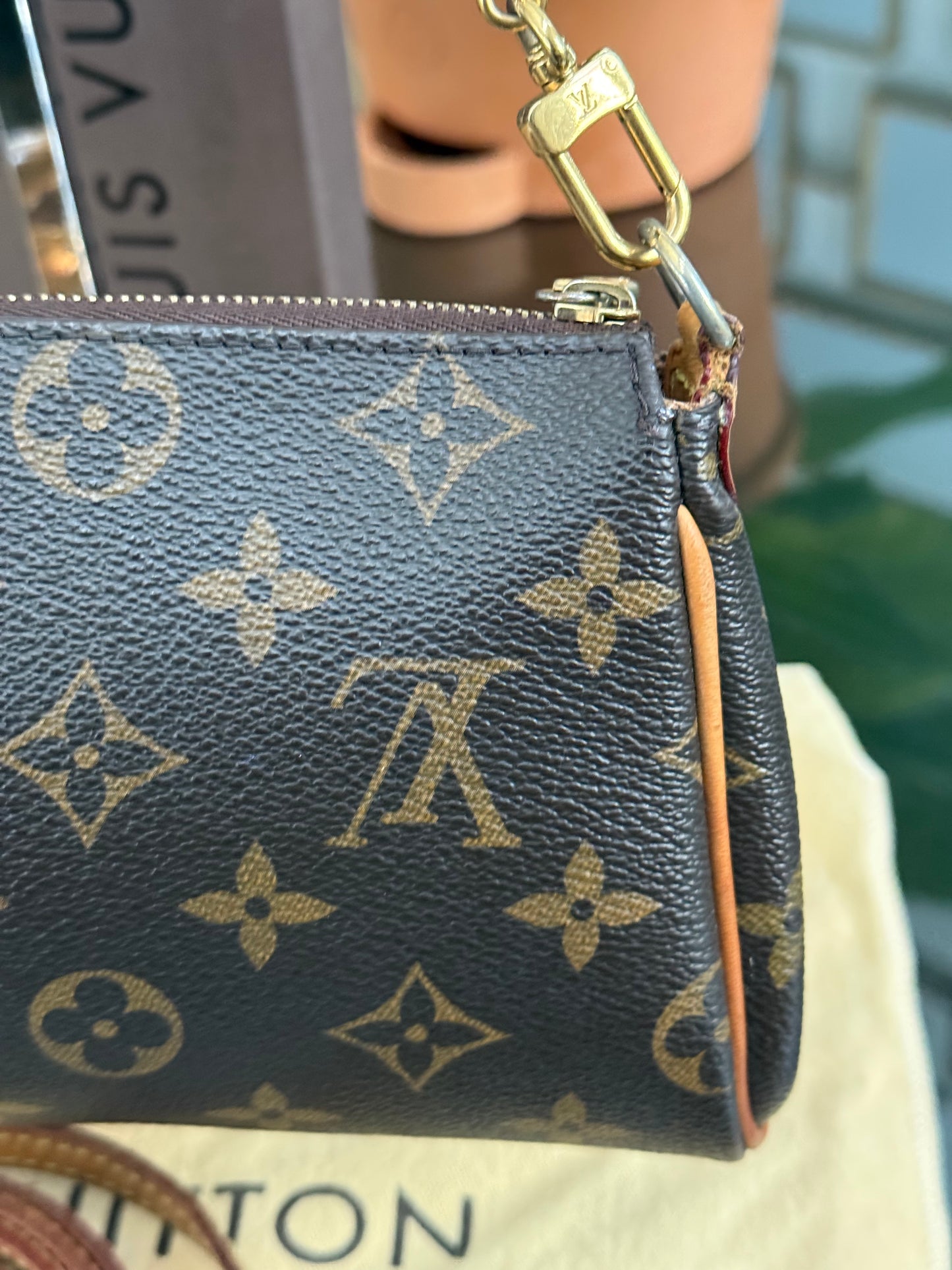 🌻Eva Clutch with Box and Dustbag🌻🗓️ Year: 2012