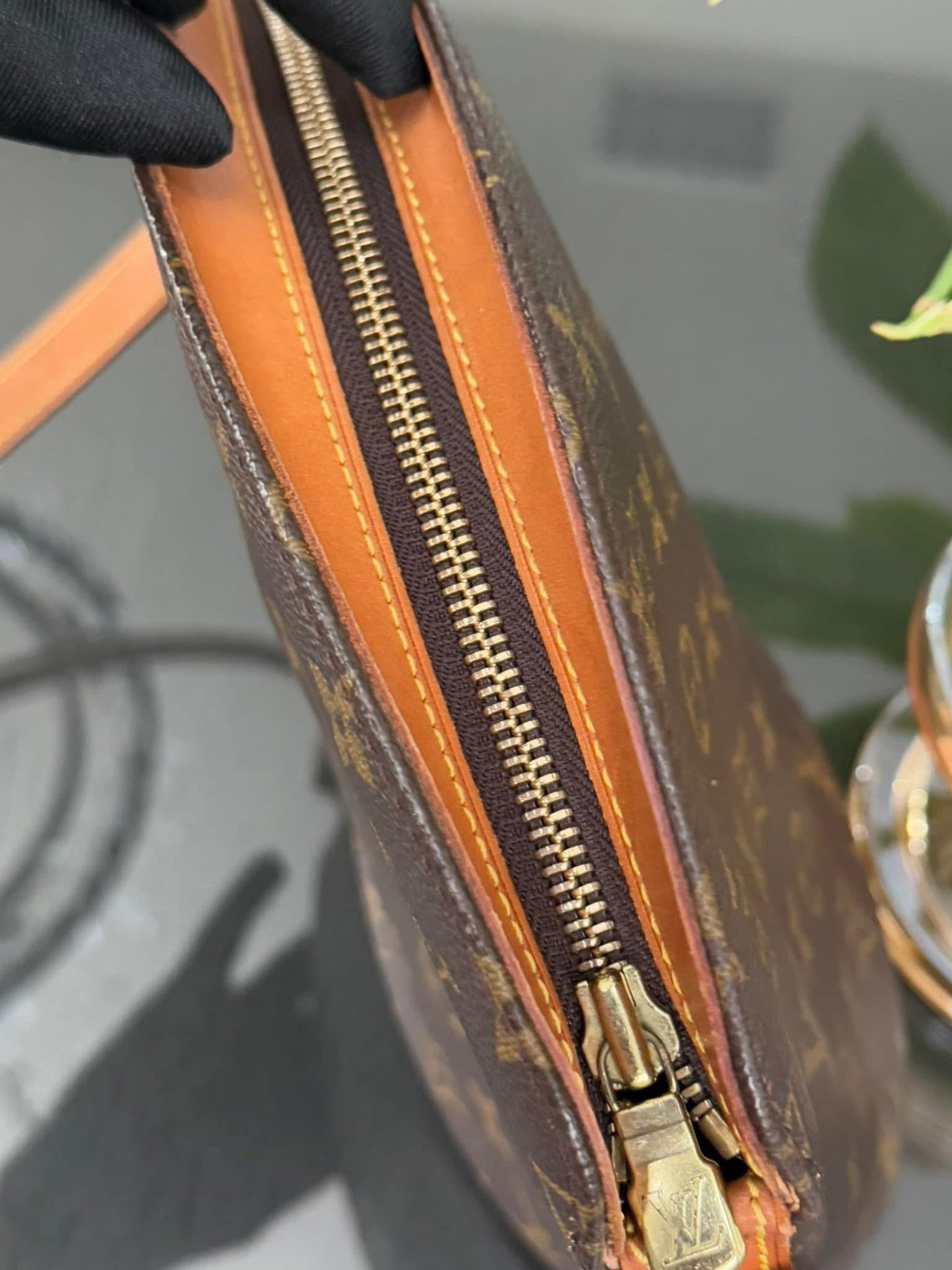 Drouot Crossbody
π
Year: 2001