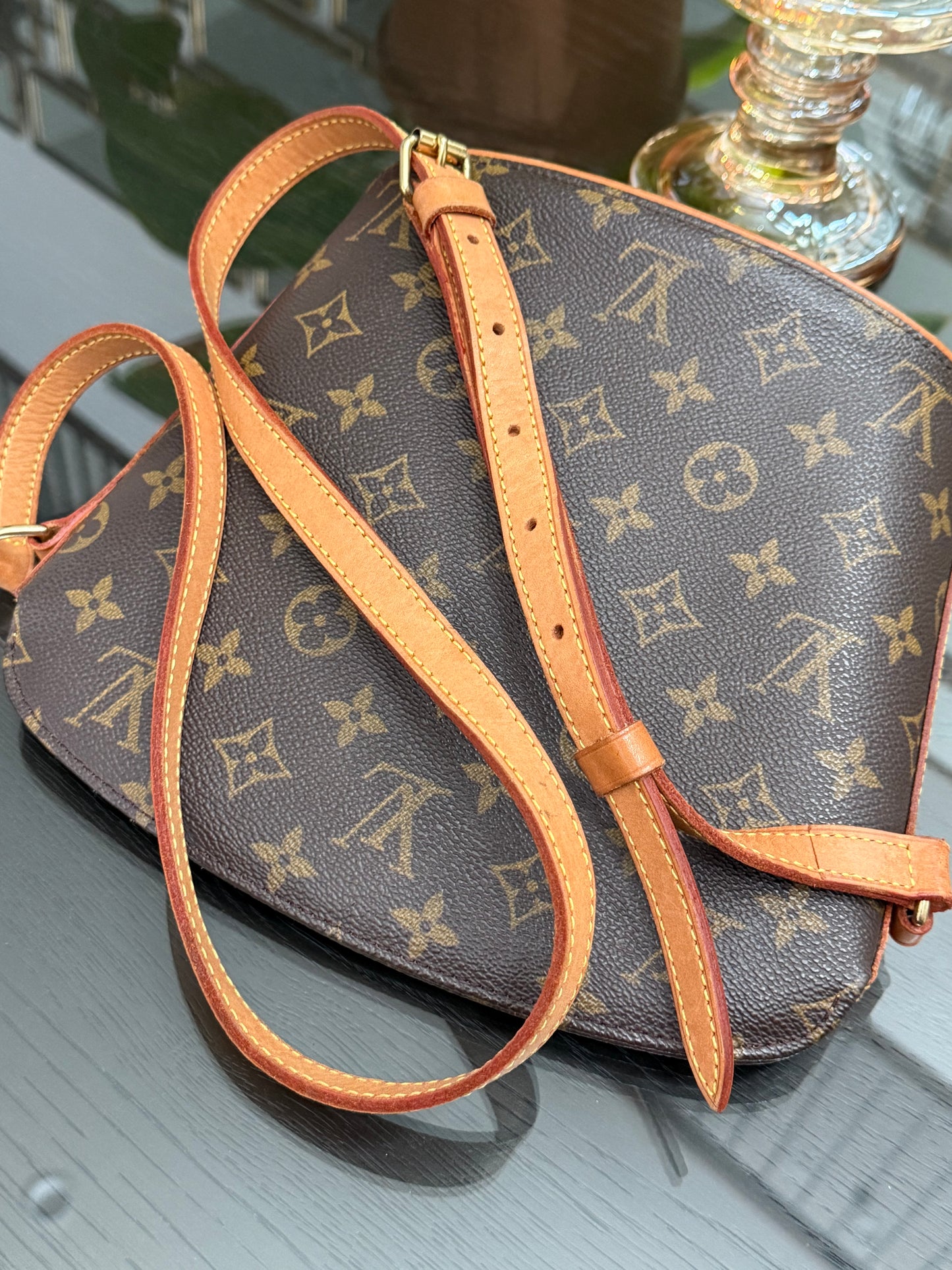 Drouot Crossbody
π
Year: 2000