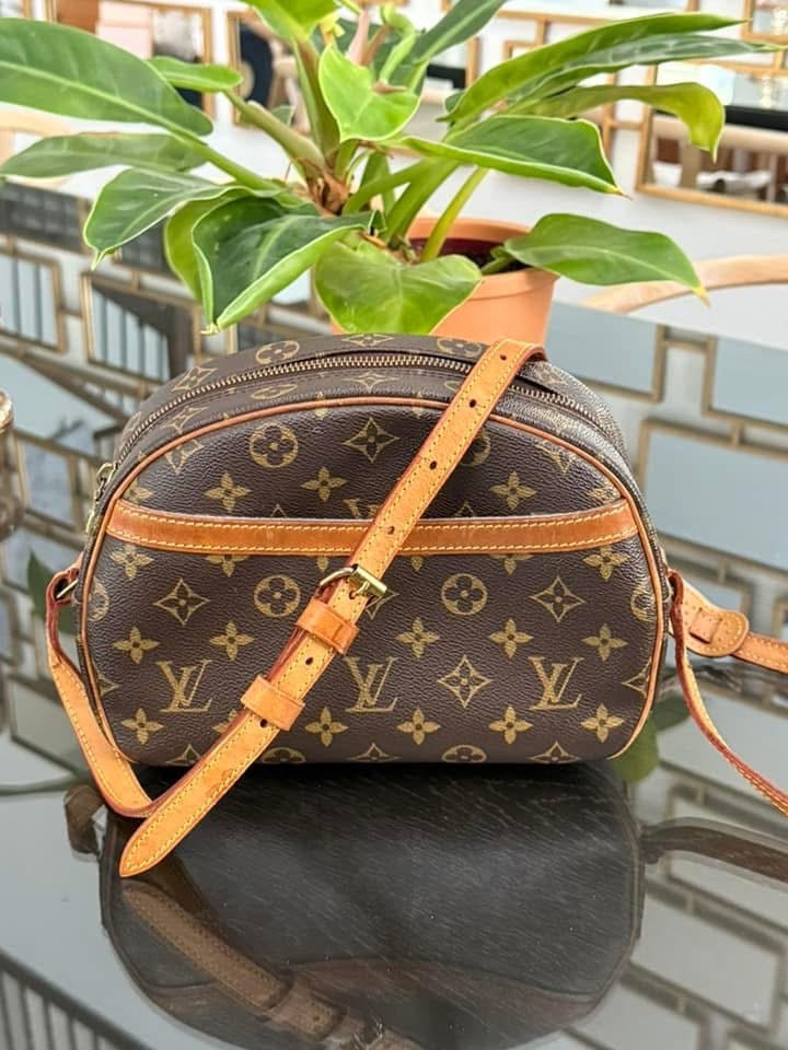 Blois Crossbody -๐๏ธ Year: 1999