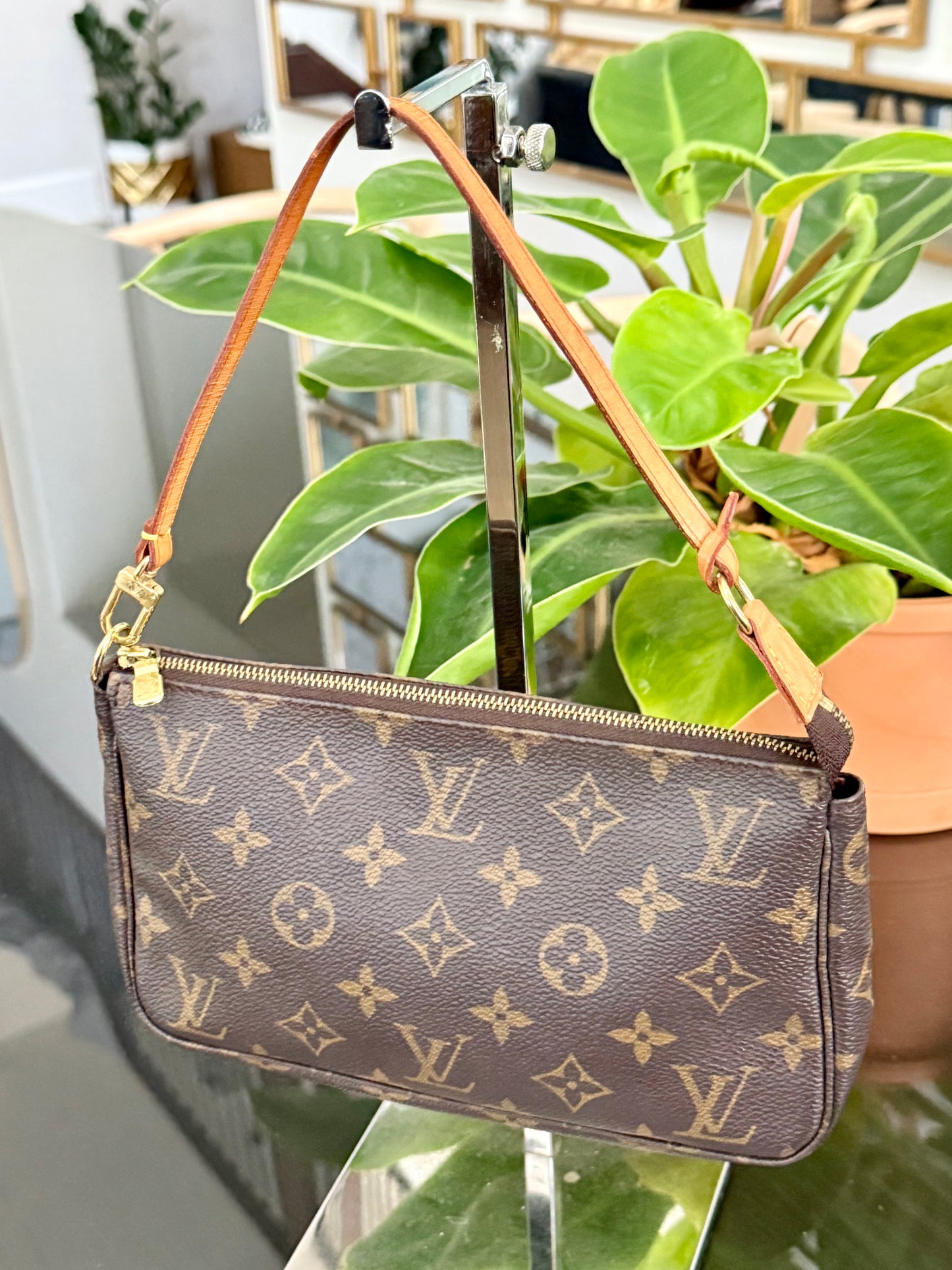 Pochette Accessories - ๐
Year: 2002