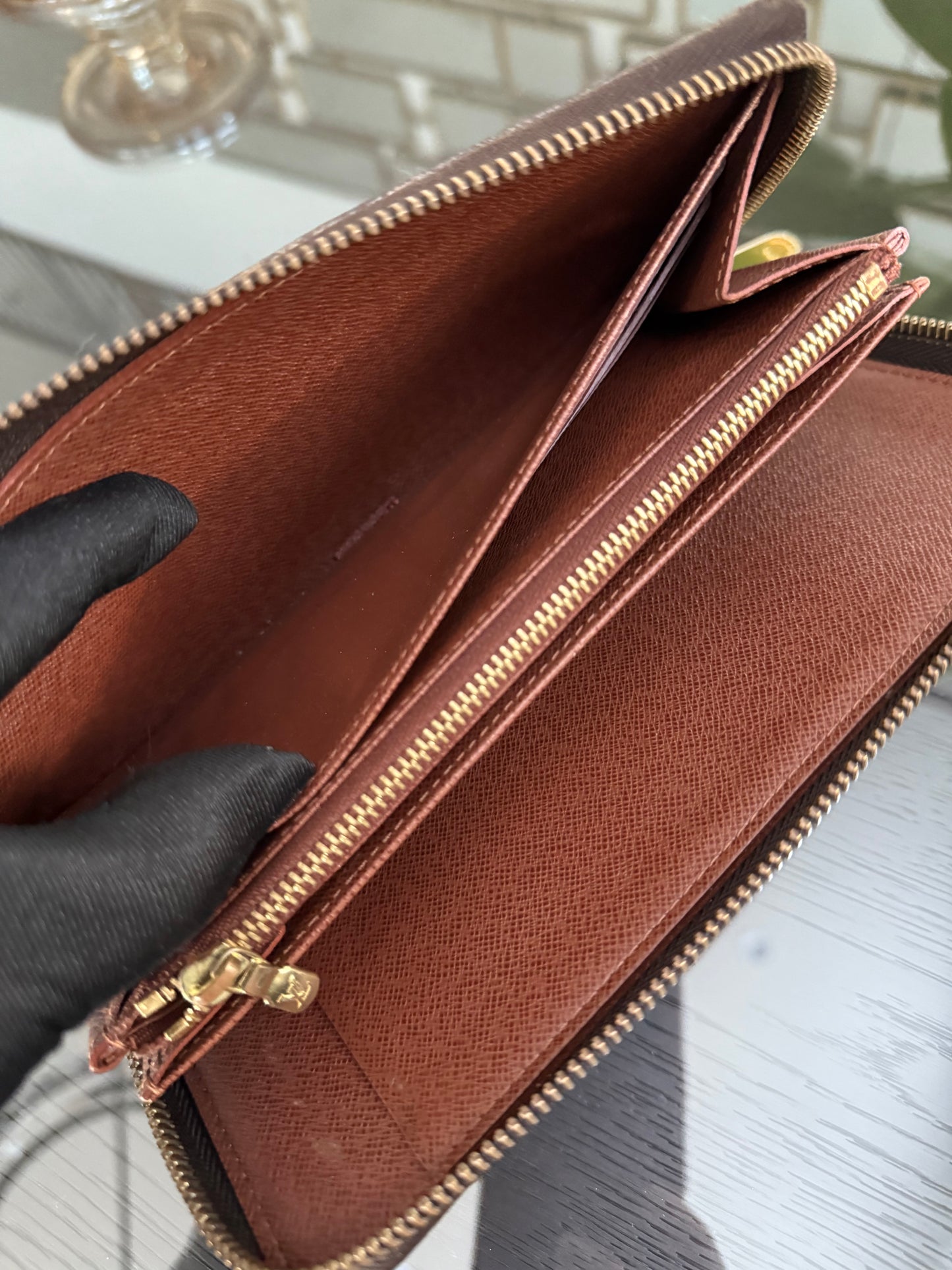 Zippy Wallet Organizer ๐
Year: 2008