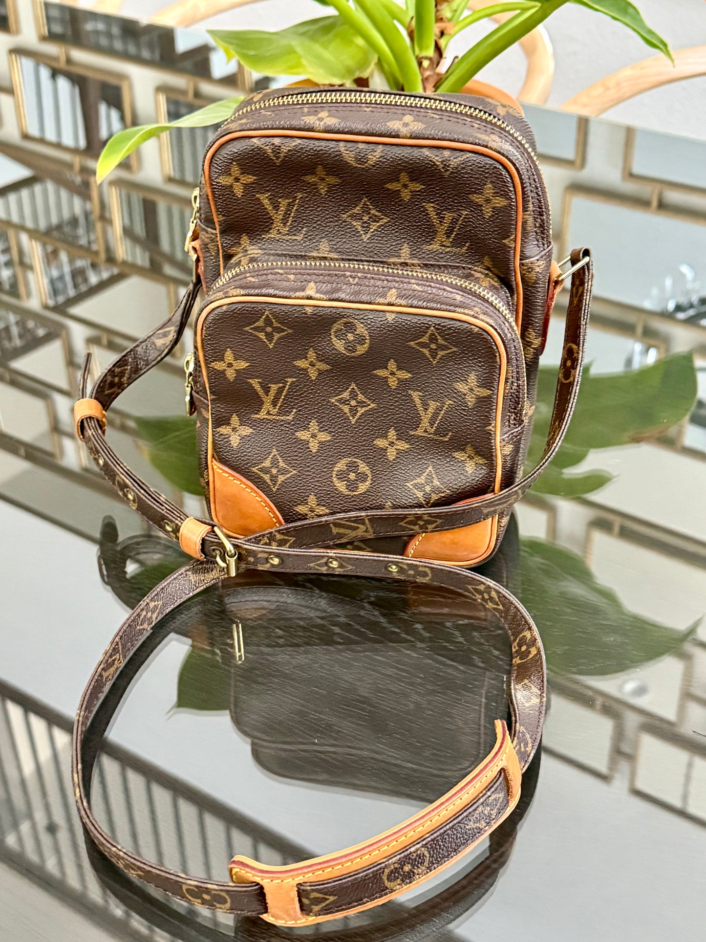 Amazon Crossbody Bag -Year: 1999