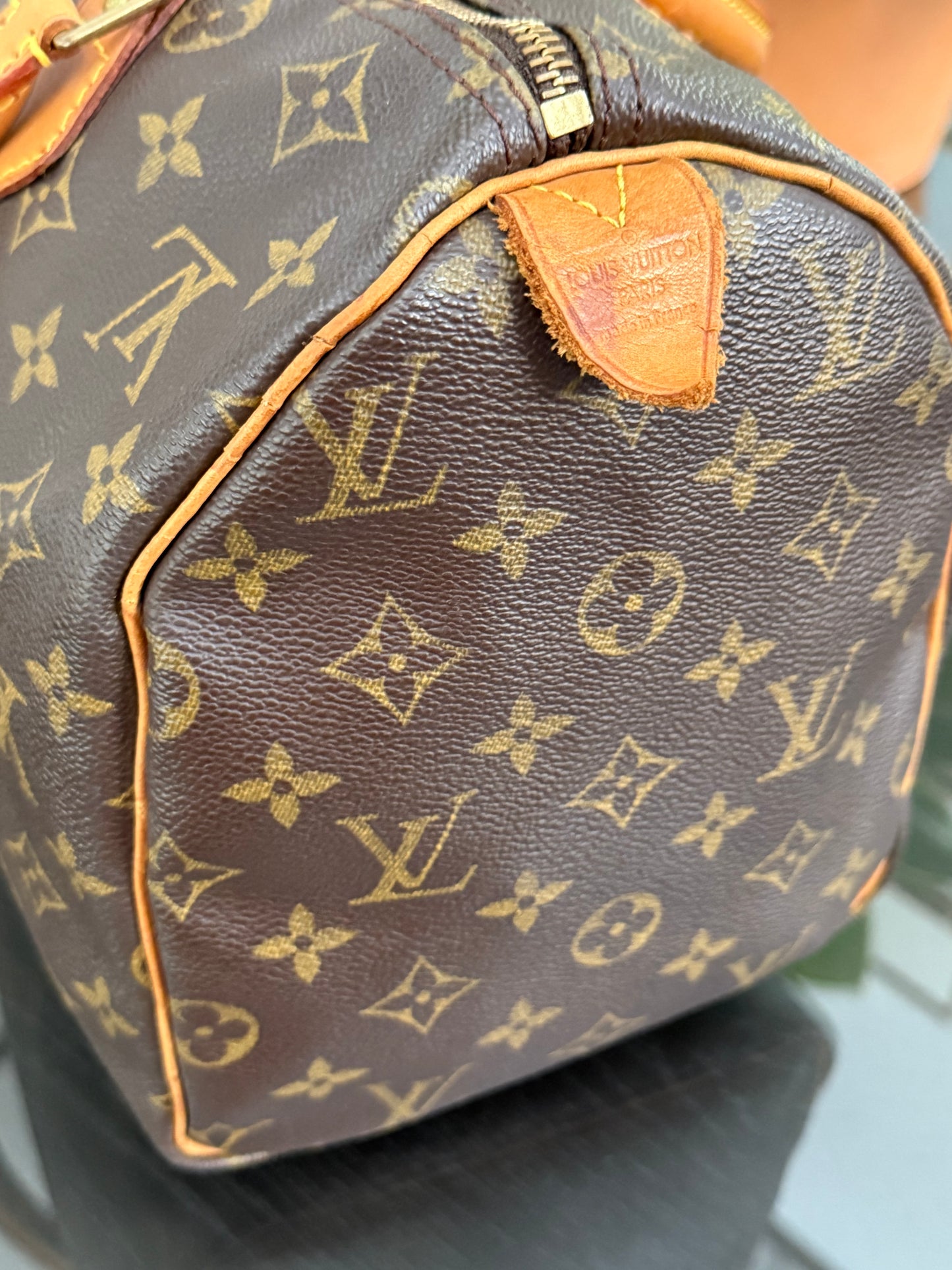 Speedy 30 with π Lock & Key - π
Year: 2001
