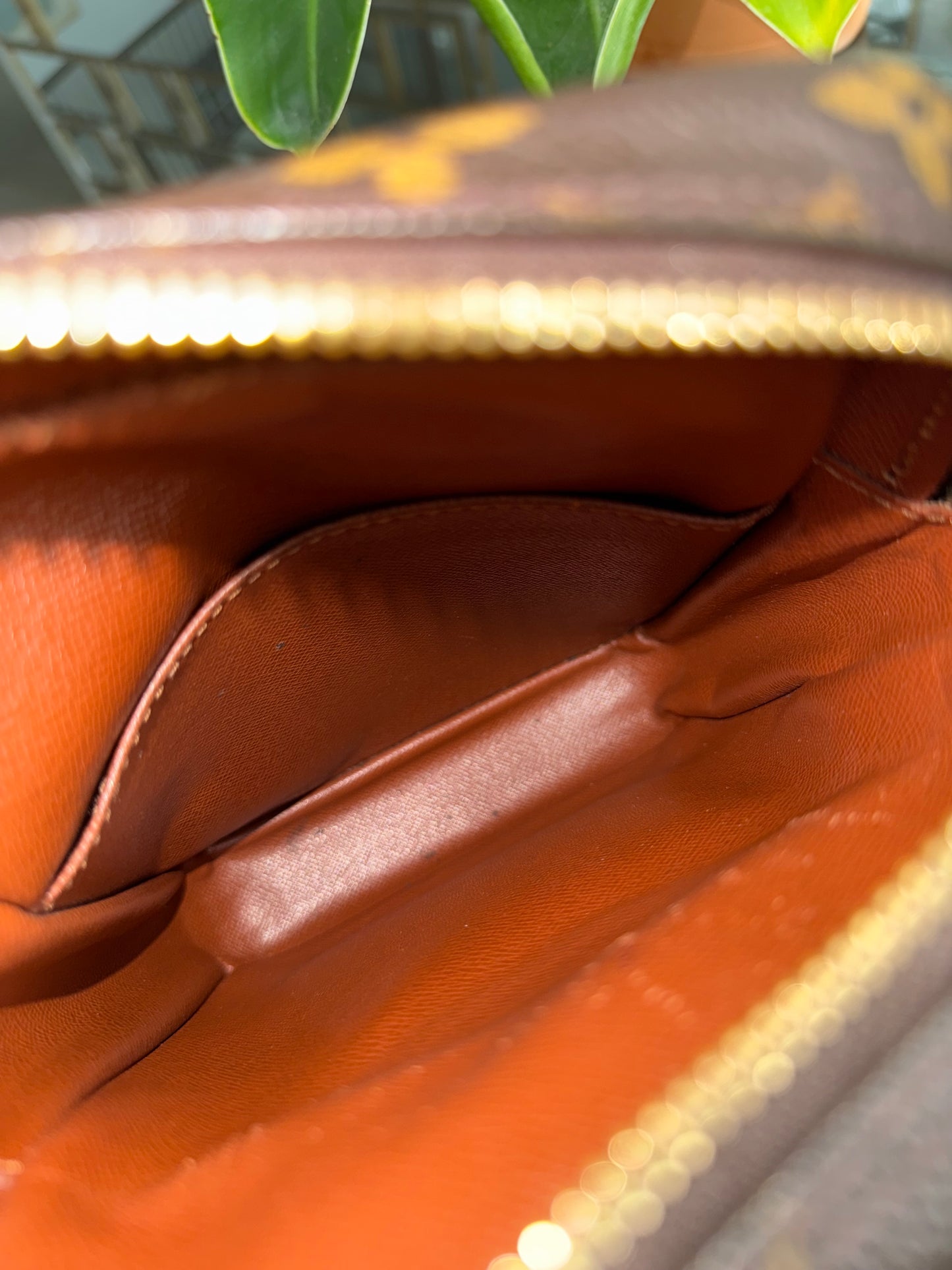 Amazon Crossbody Bag
๐๏ธ Year: 2000