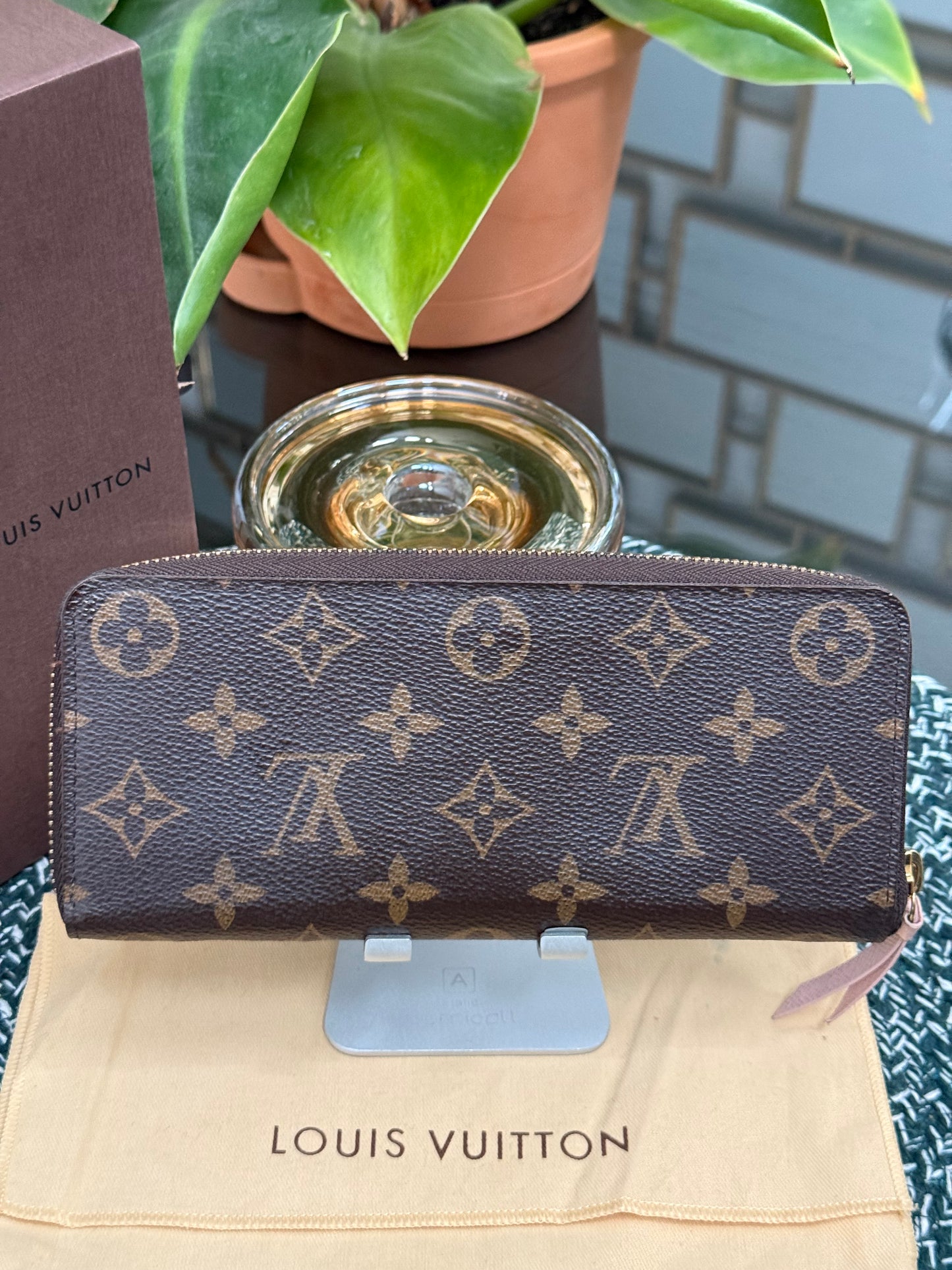 Clemence Wallet in Rose Ballerine with Dustbag and box 🗓️ Year: 2017