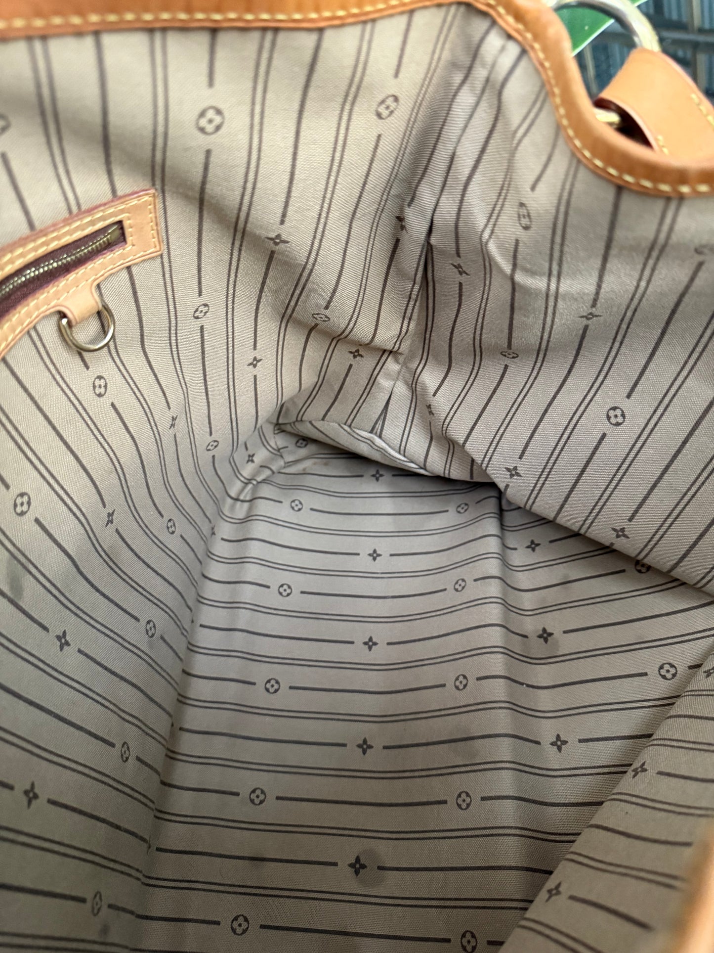 Delightful MM with Dustbag and Insert organizer π
Year: 2011