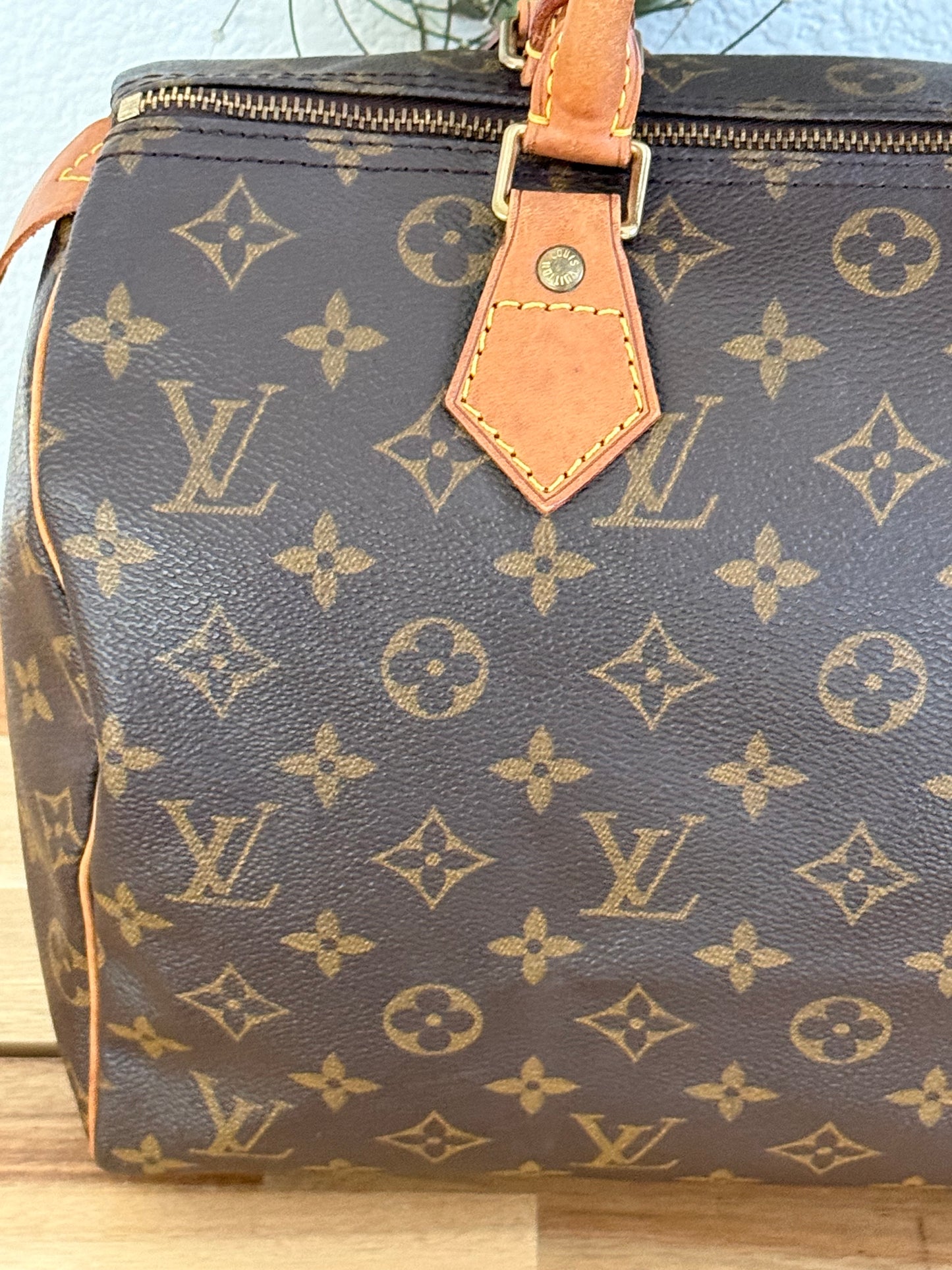Speedy 30 with π Lock & Key - π
Year: 1994