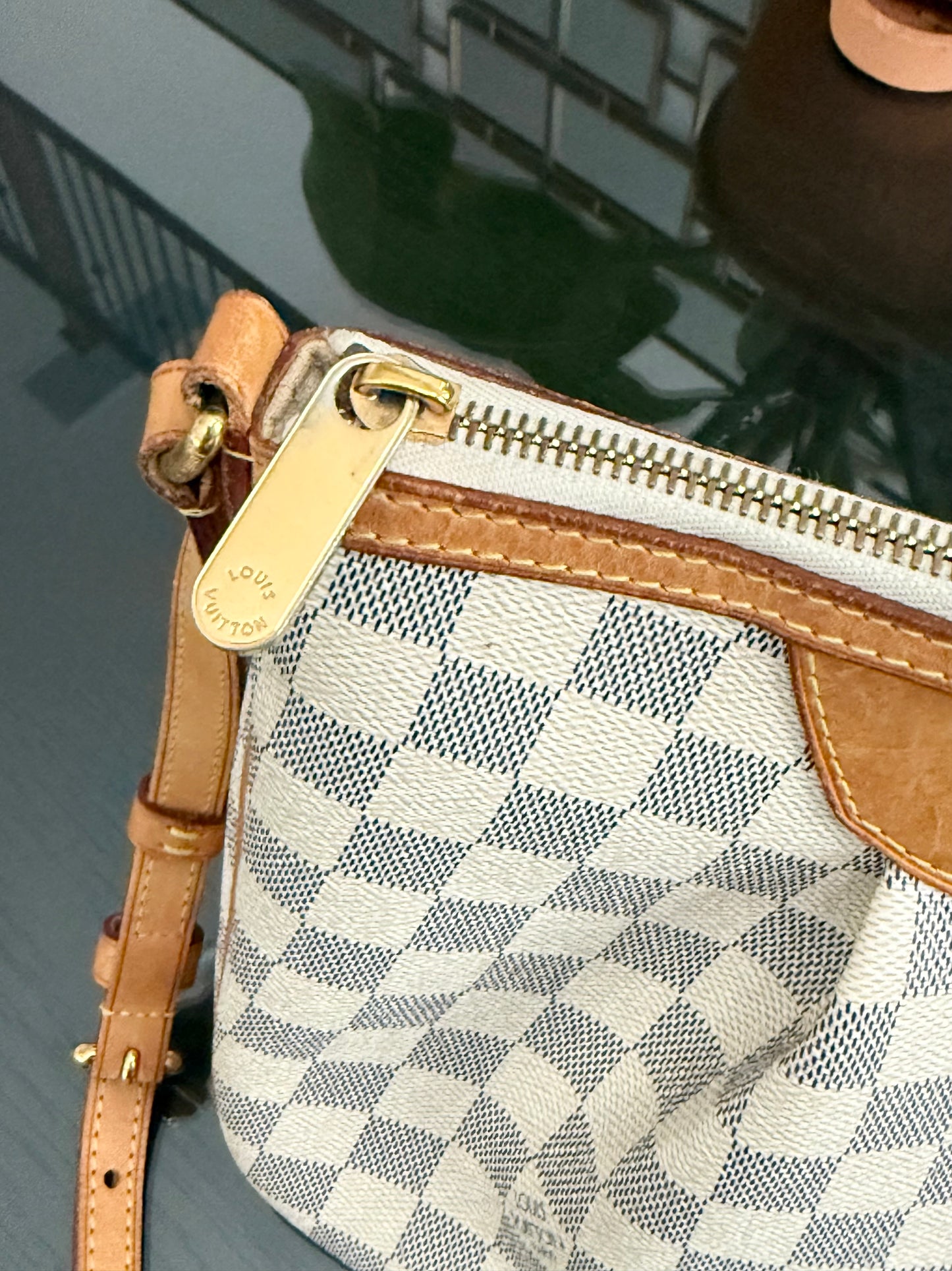 Siracusa PM Crossbody - ๐
Year: 2011