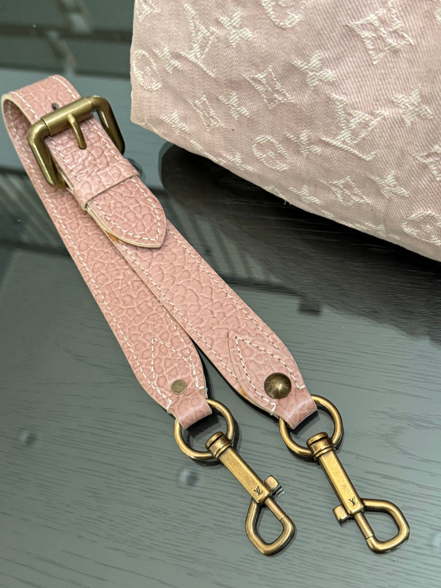 Denim Neo Cabby MM in Rose Pink 🗓️ Year: 2009