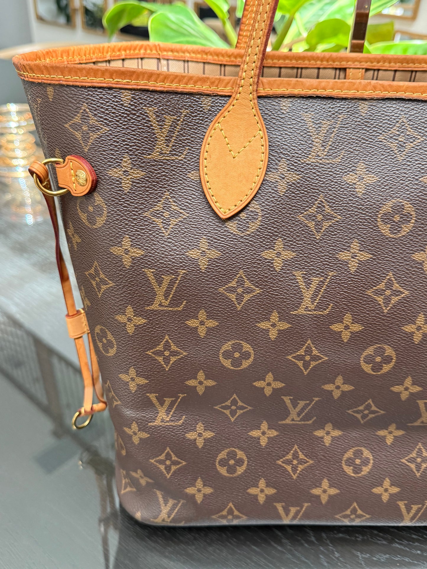 Neverfull MM with Dustbag ๐
Year: 2016