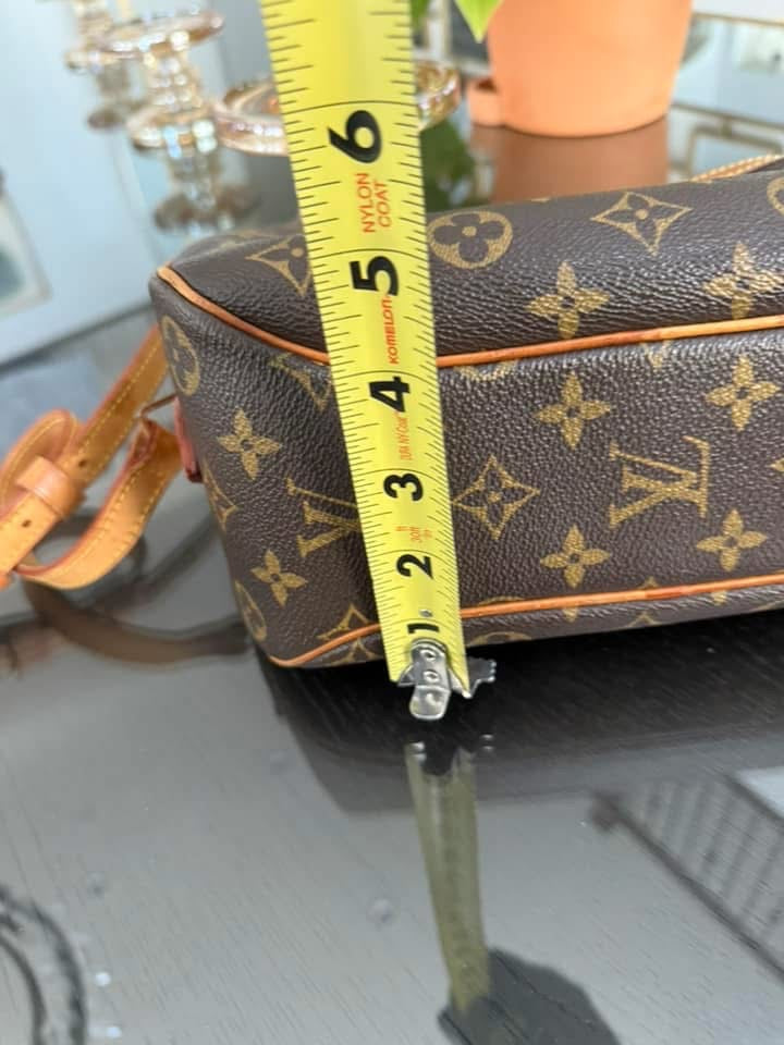 Blois Crossbody -๐๏ธ Year: 1999