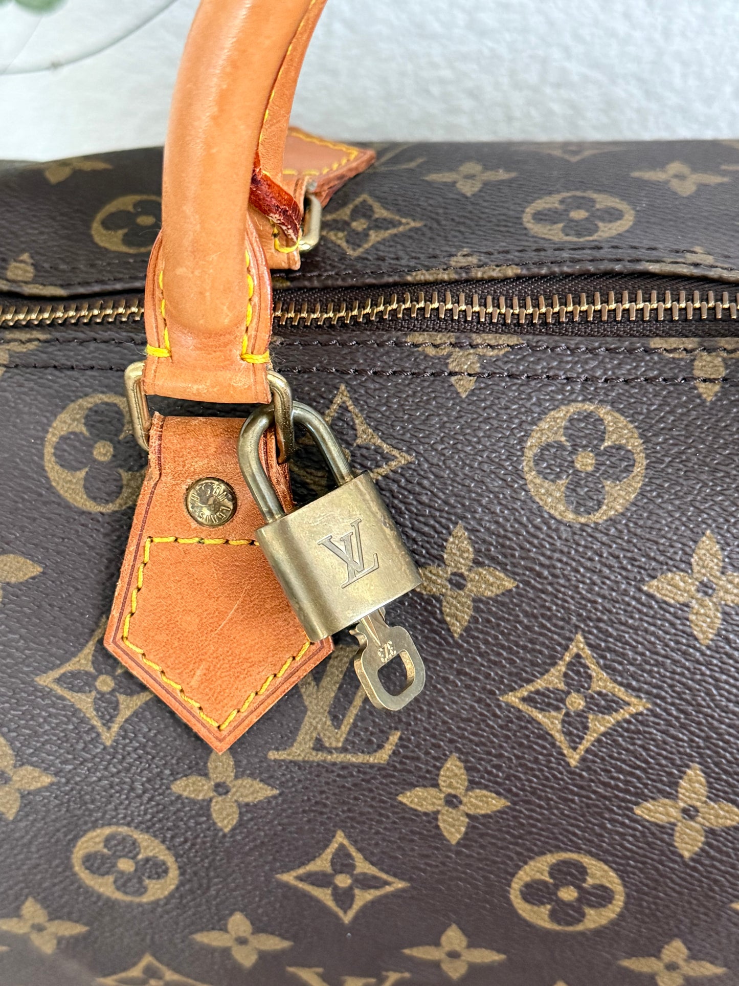 Speedy 30 with π Lock & Key - π
Year: 1989