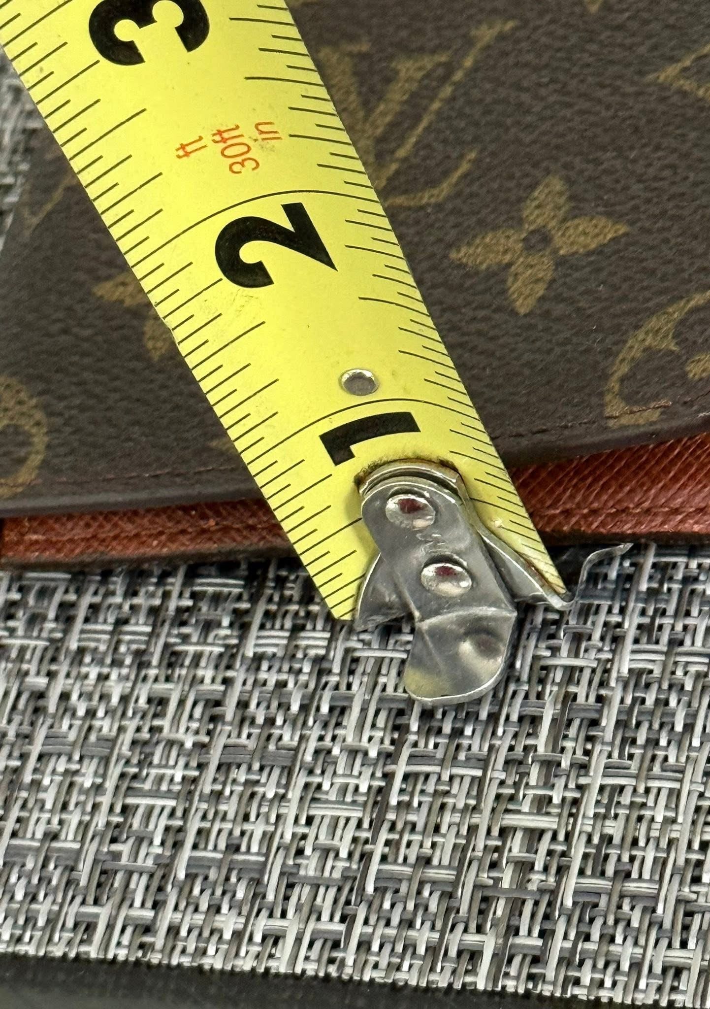 Checkbook Holder in Monogram 🗓️ Year: 2001